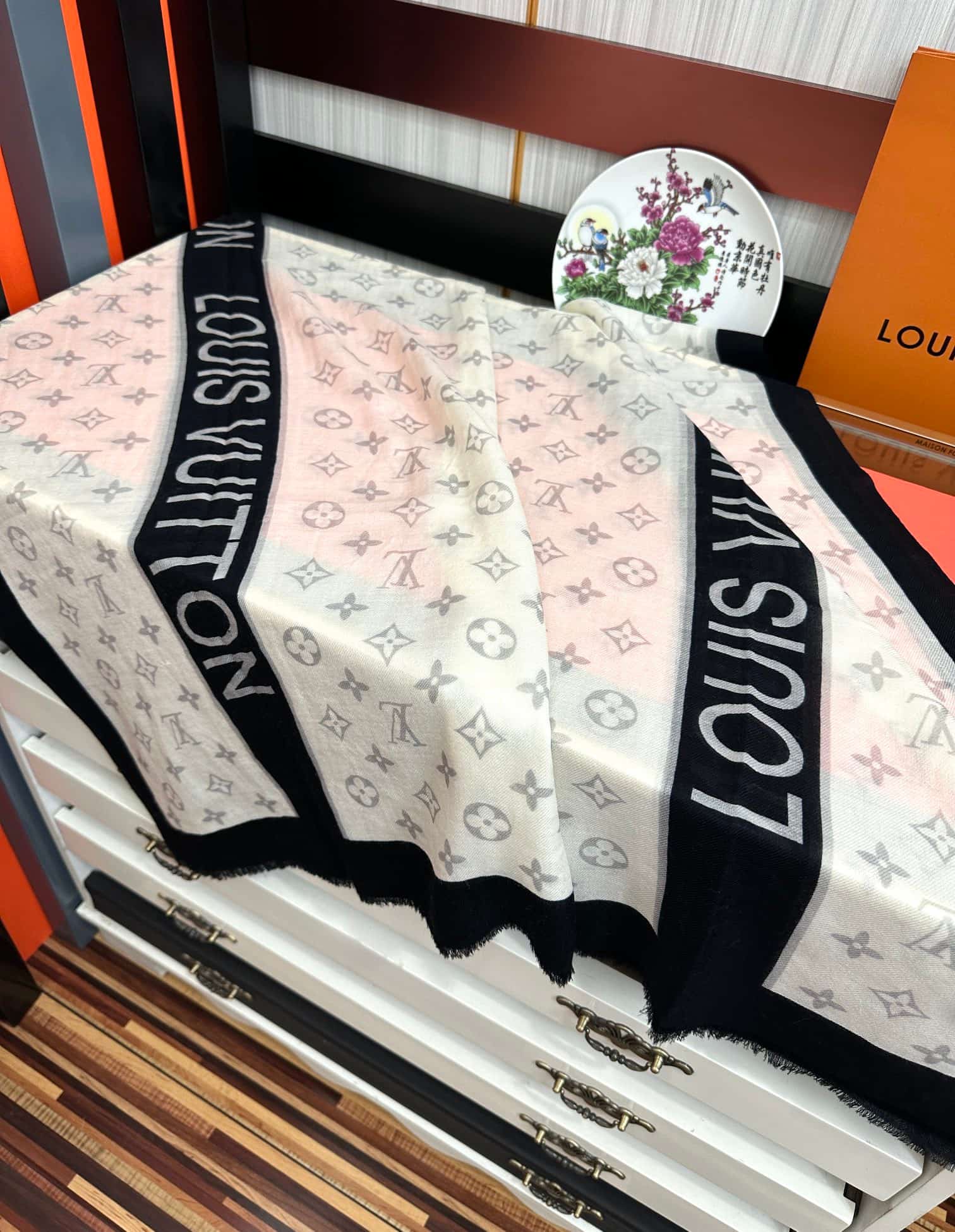 Louis Vuitton Monogram Blast scarf