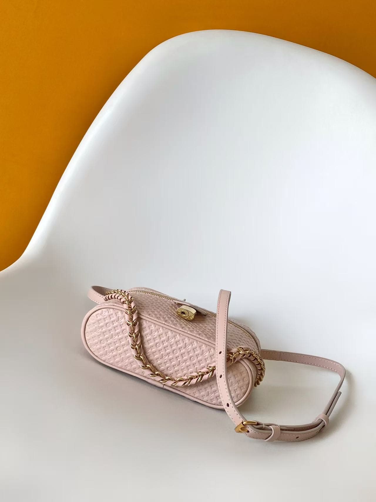 Louis Vuitton Vanity Chain Pouch Light Bliss Calfskin leather M29344 High