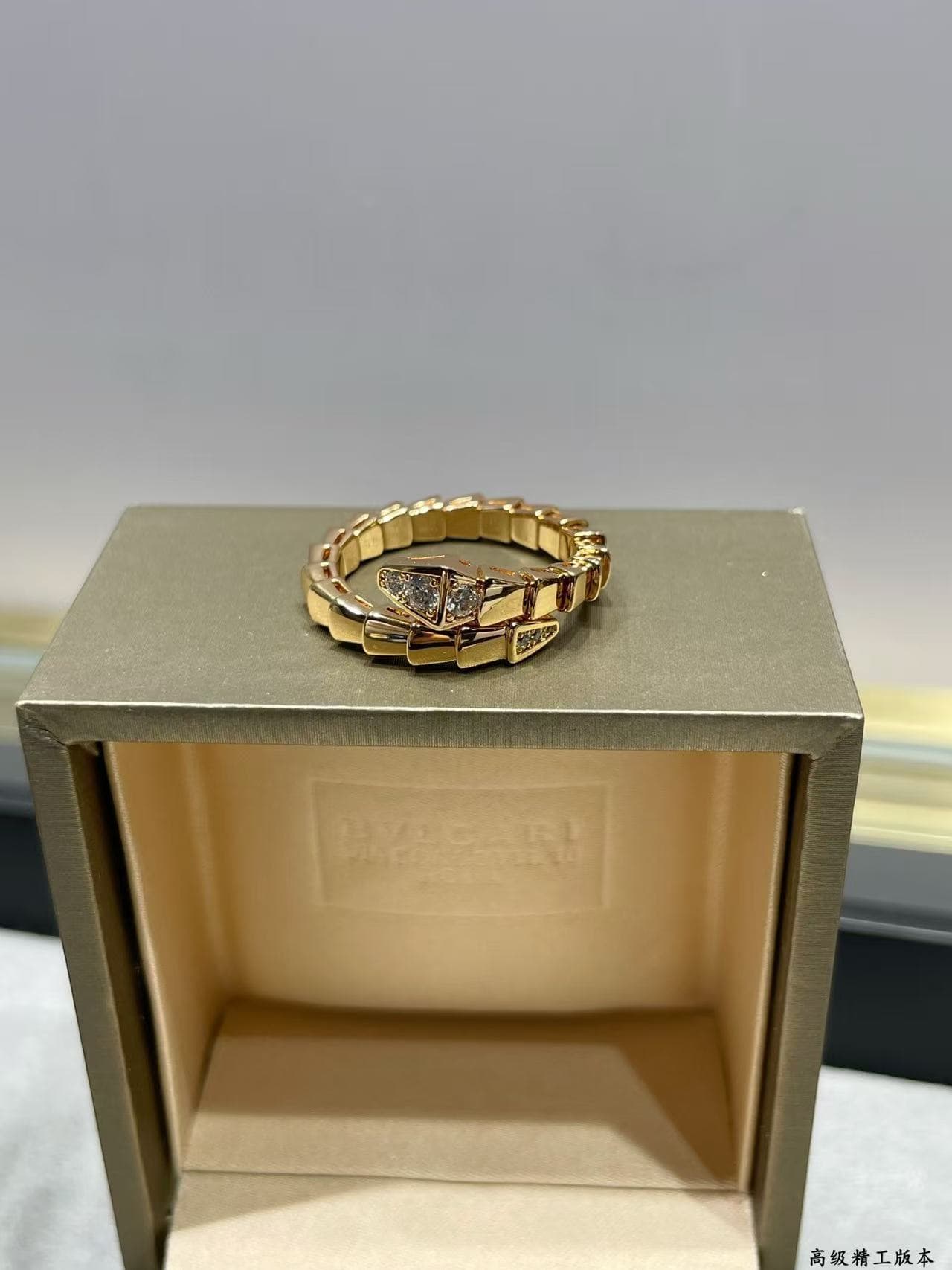 BVLGARI V- gold Serpenti Scaglie Ring High