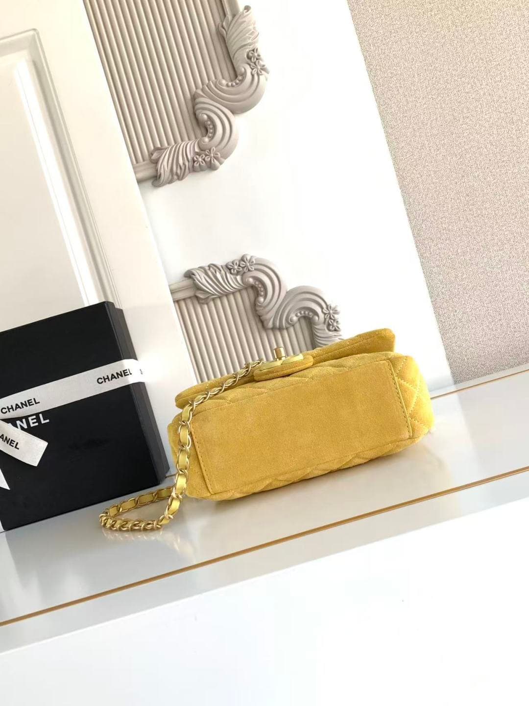 Chanel Classic Flap bag in Yellow Suede & Gold-Tone Metal AS5989 A
