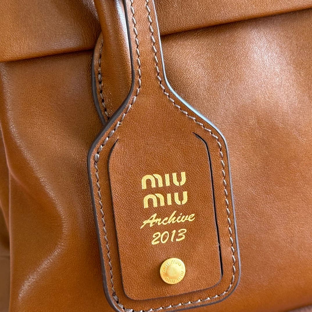 Miu Miu Solitaire shiny Calfskin leather bag brown 5BA301 High