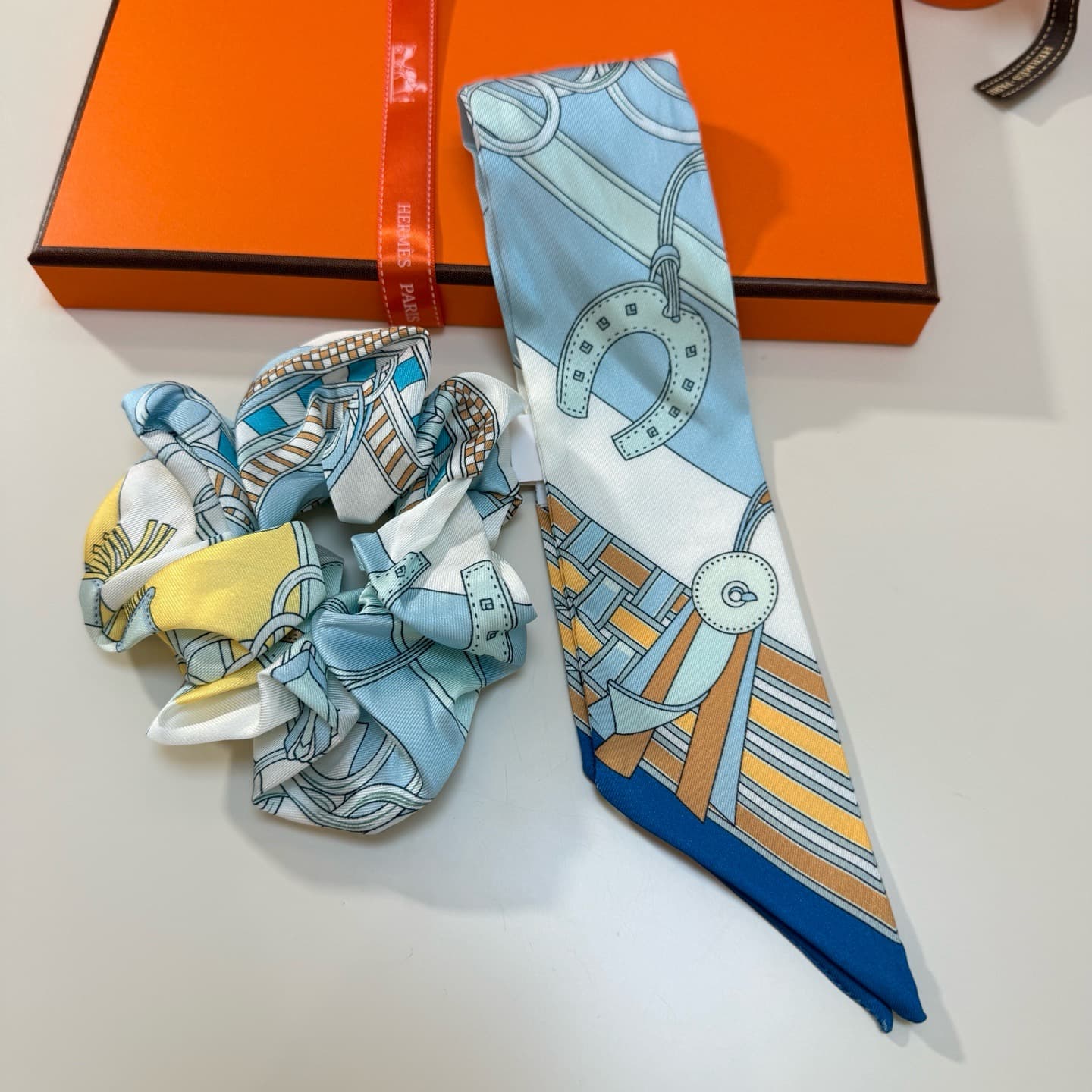Hermes Brides et Gris-Gris Twilly scarf