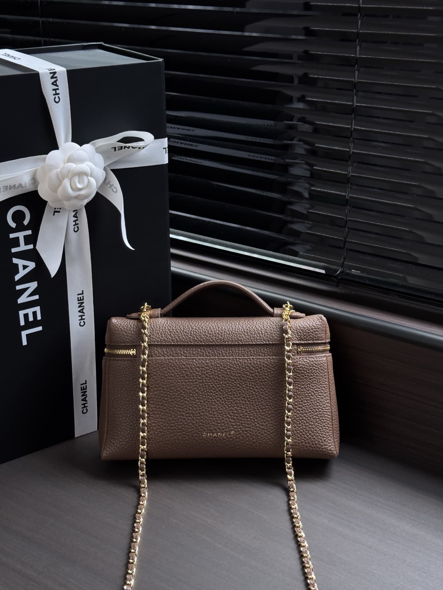 Chanel Large Vanity with chain Grained Calfskin & Gold-Tone Metal Dark Brown AS5347 A
