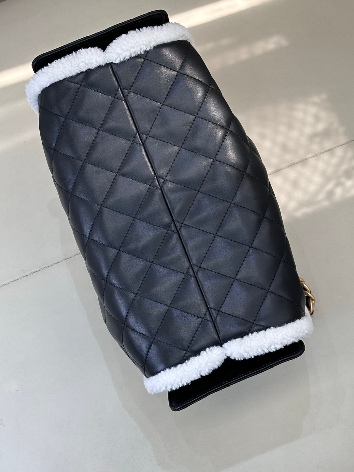 Chanel 25 Small Hobo handbag AS5293 Lambskin with crumpled sheepskin shearling&Gold-tone Metal Black TOP