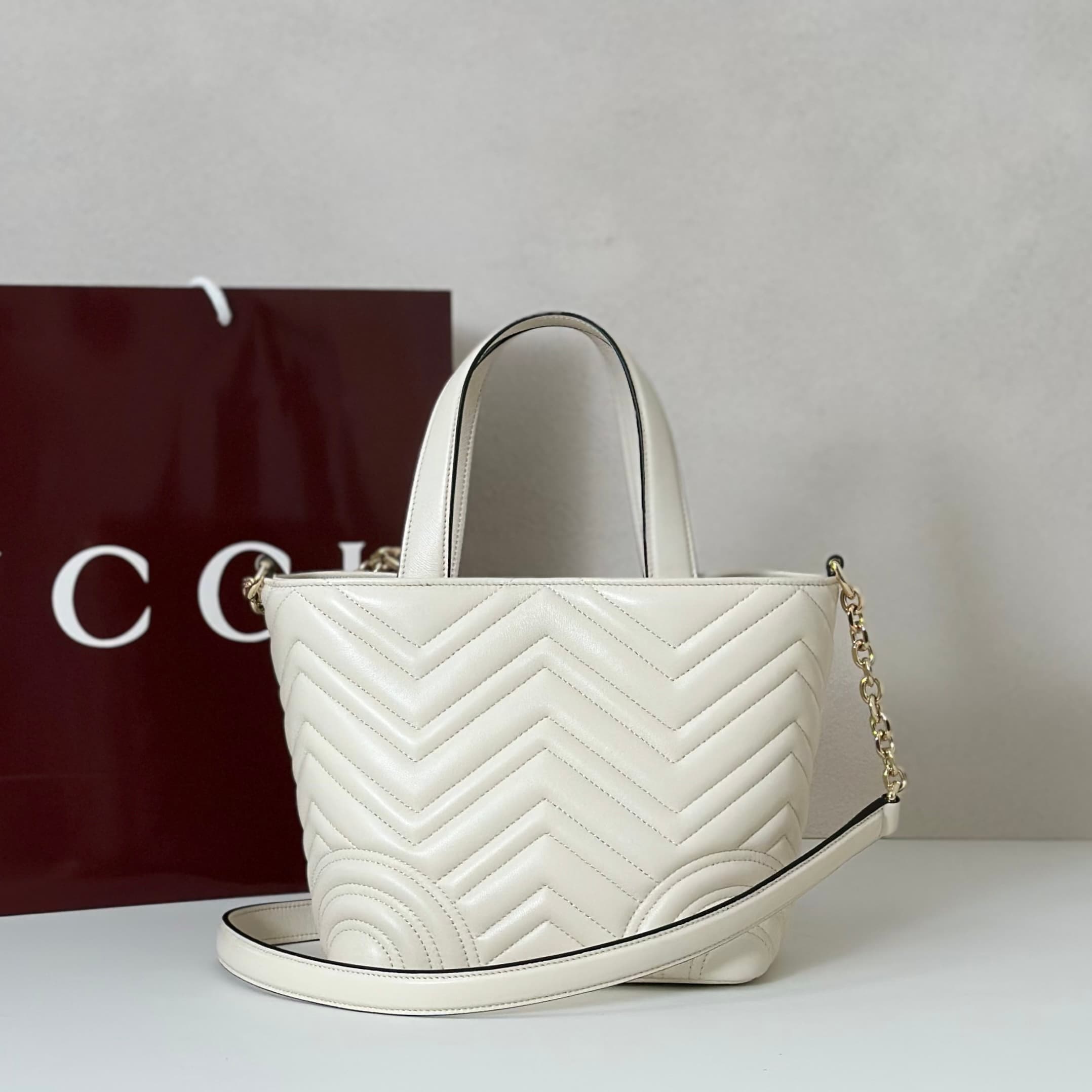 Gucci Betty small tote bag 847386 white leather High