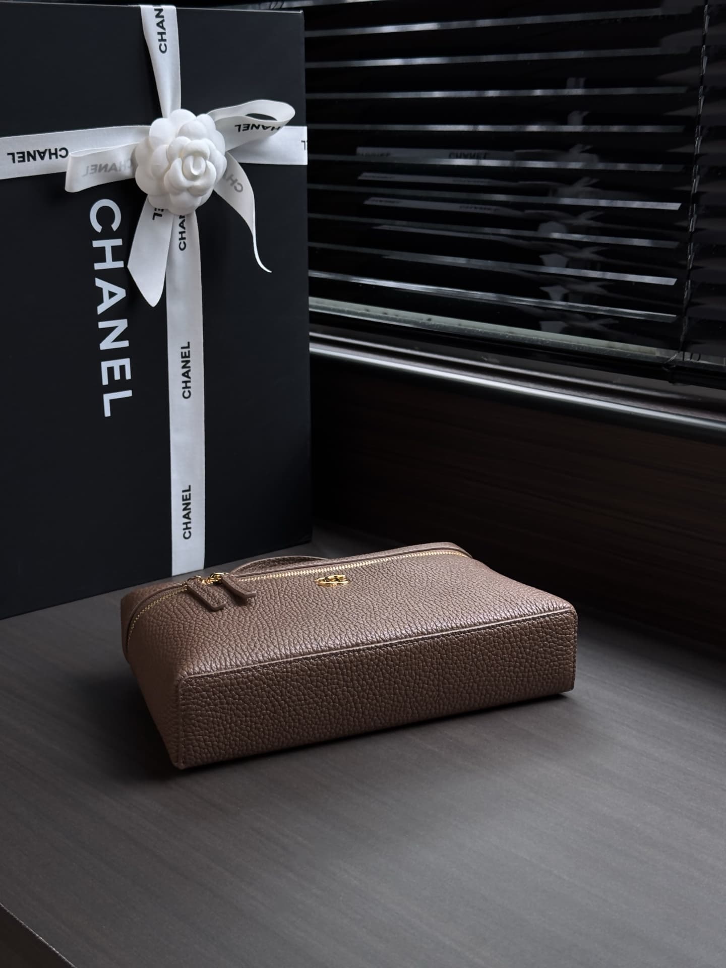 Chanel Large Vanity with chain Grained Calfskin & Gold-Tone Metal Dark Brown AS5347 A