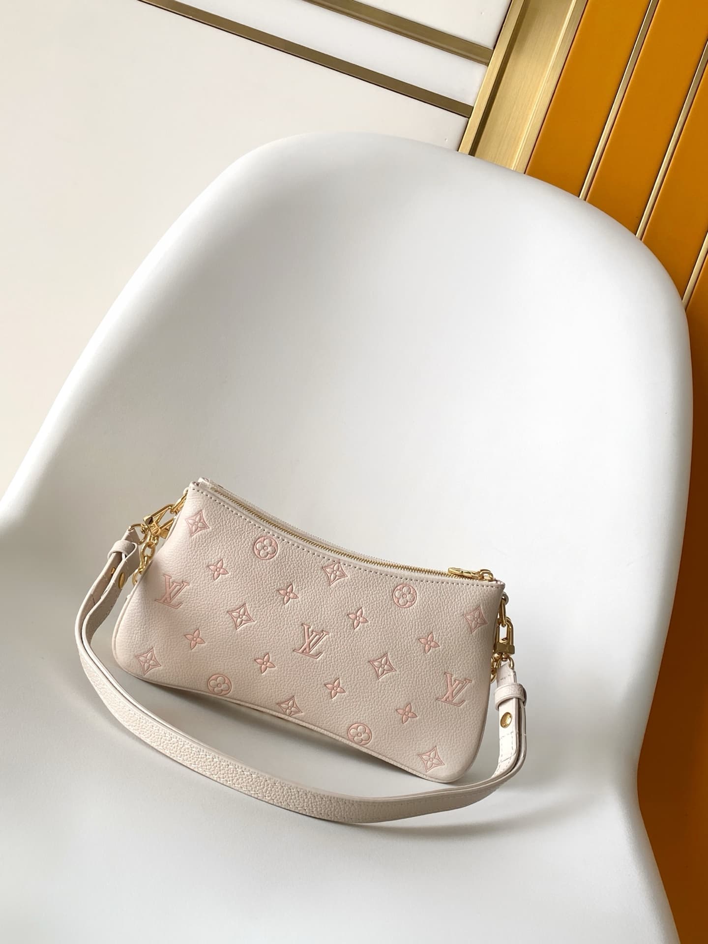 Louis Vuitton Pochette Liv Milky White/Peach Embossed grained cowhide leather M27741 High