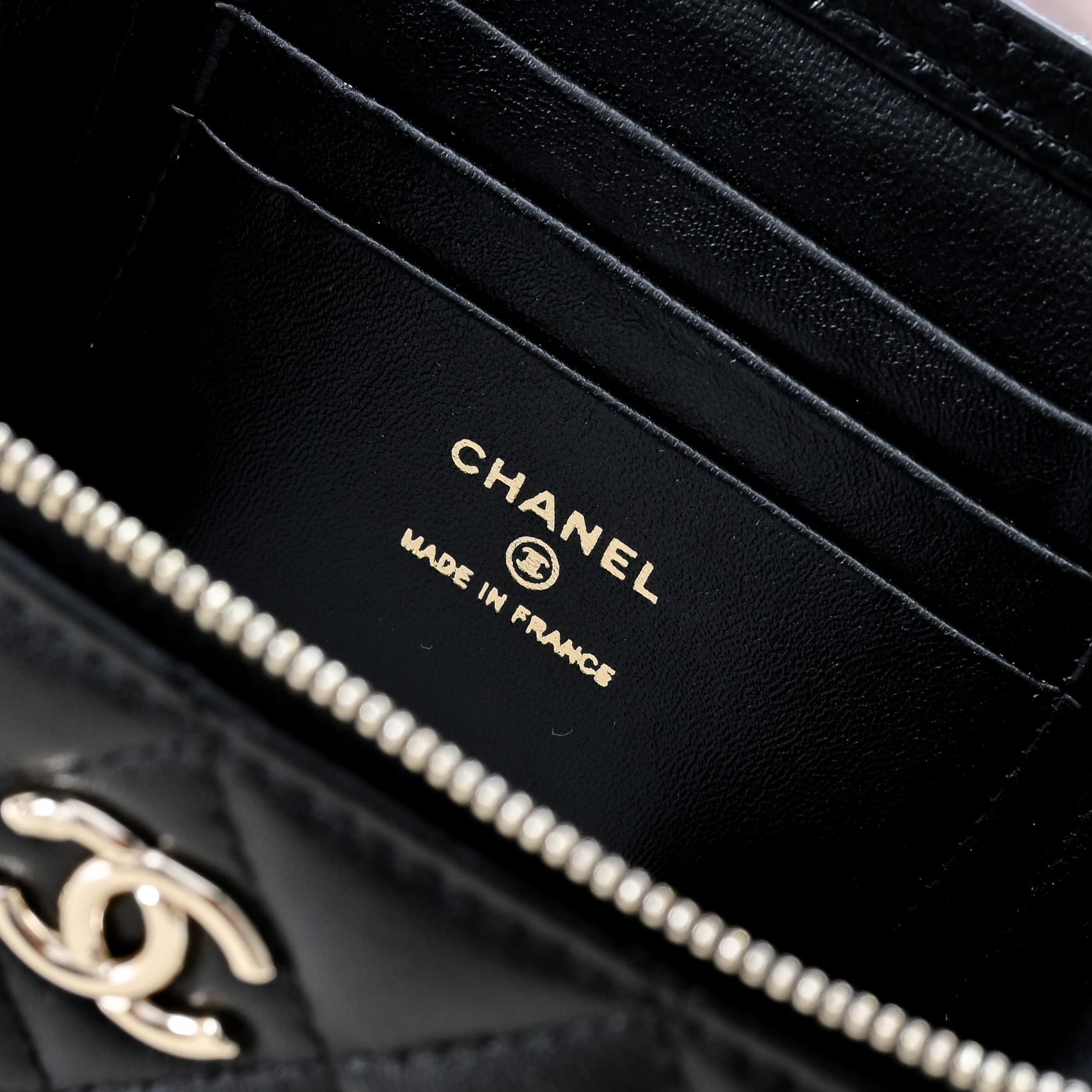 Chanel LONG VANITY WITH CHAIN Lambskin, Imitation Pearls & Gold-Tone Metal AP4452 Black A
