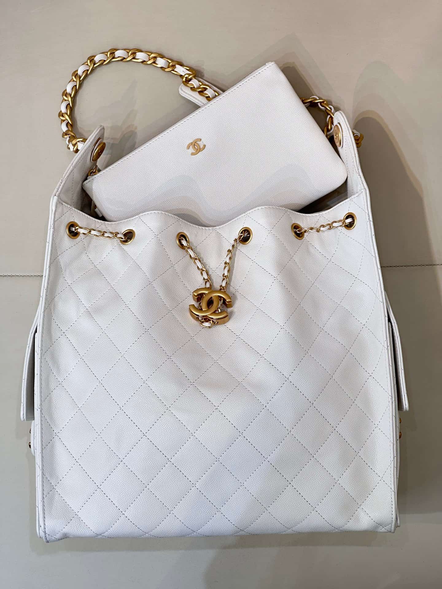 Chanel 25 Medium Hobo handbag AS5311 Grained Calfskin & Gold-tone Metal White TOP