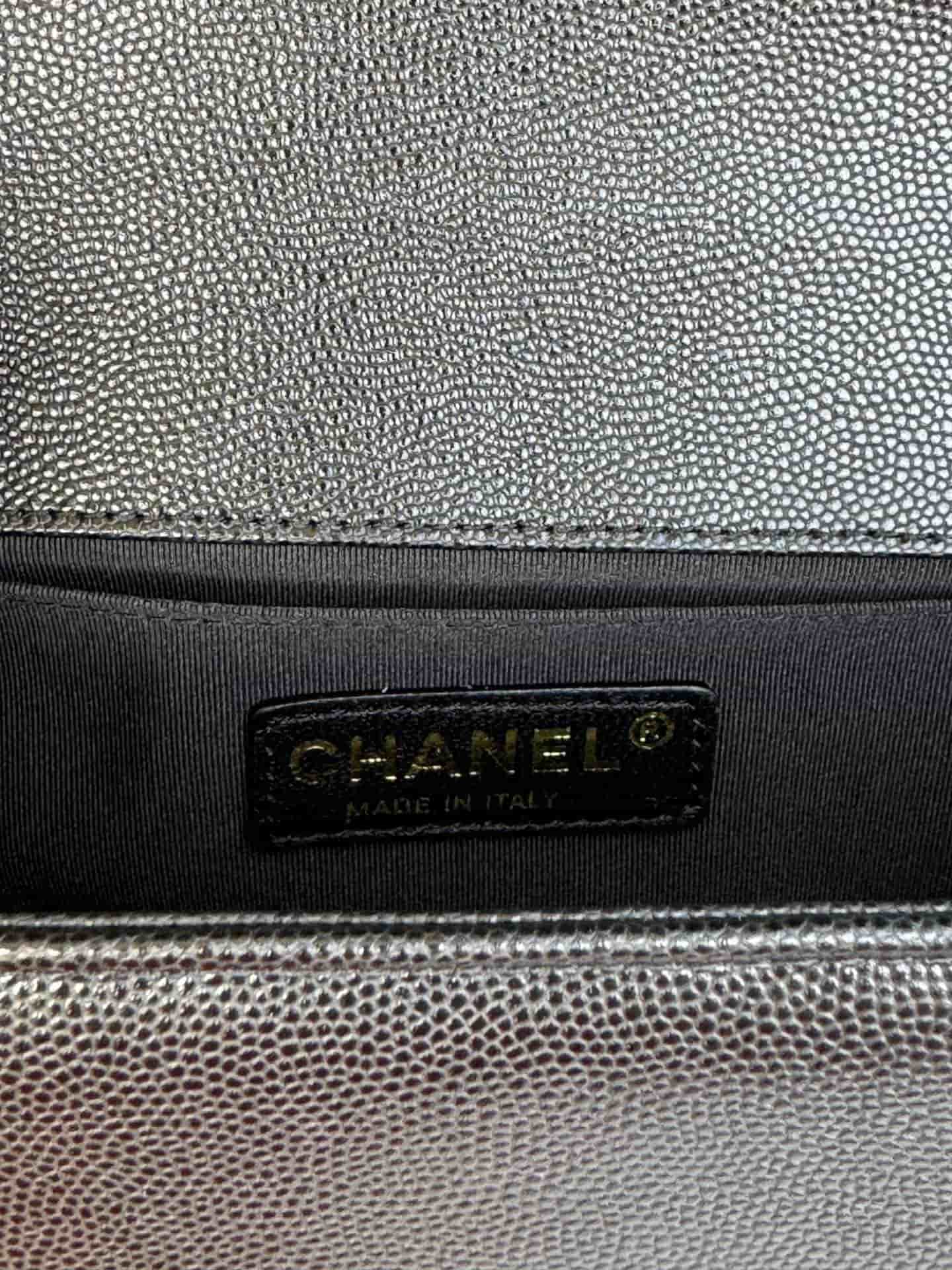 SMALL BOY Chanel HANDBAG Grained Calfskin Black Matt-Gold Metal High
