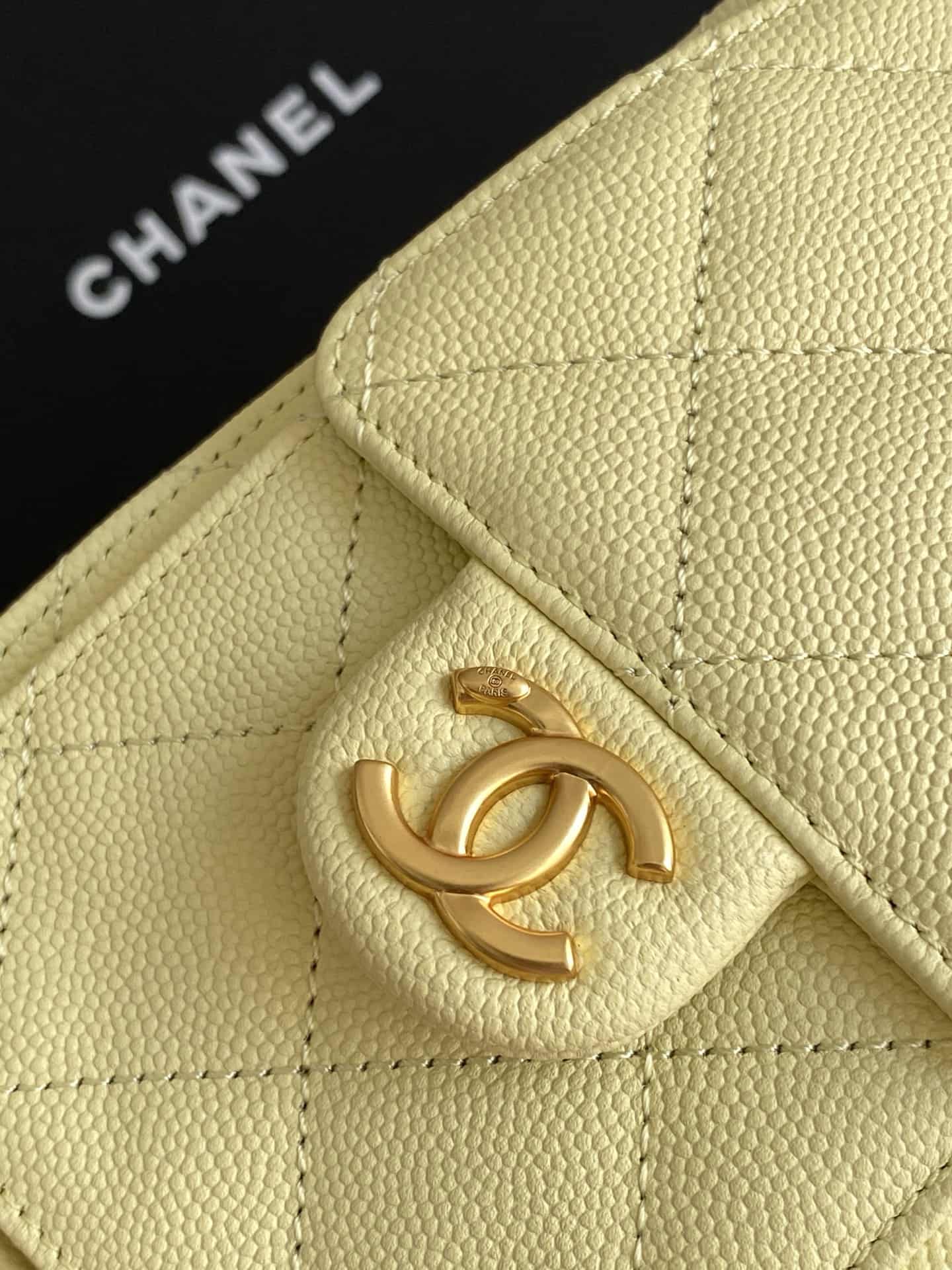 Chanel 25 Mini Hobo handbag AS5631 Grained calfskin & gold-tone metal Yellow A