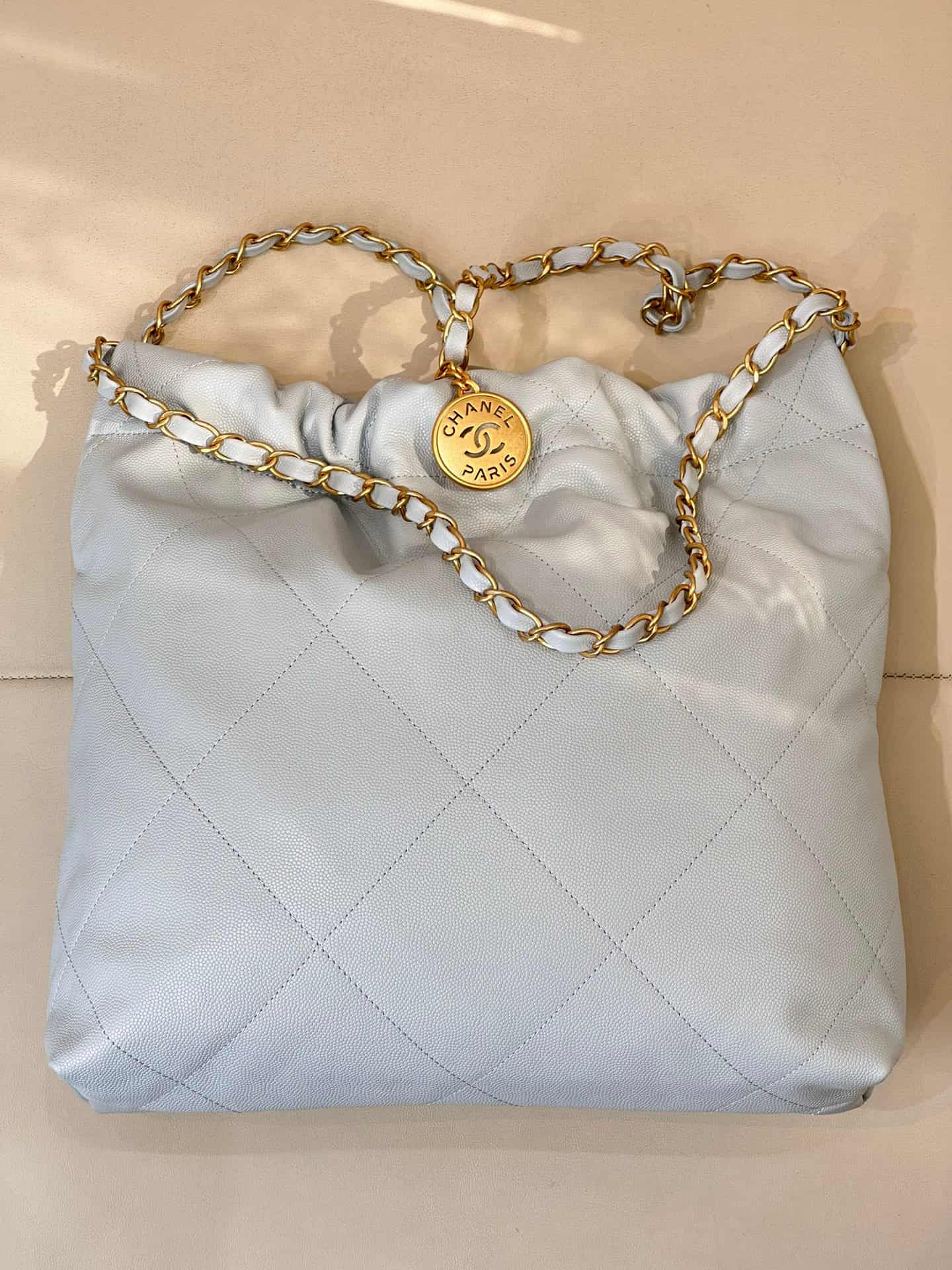 Chanel 22 Small handbag Shiny calfskin & gold-tone metal AS3260 Light Blue TOP
