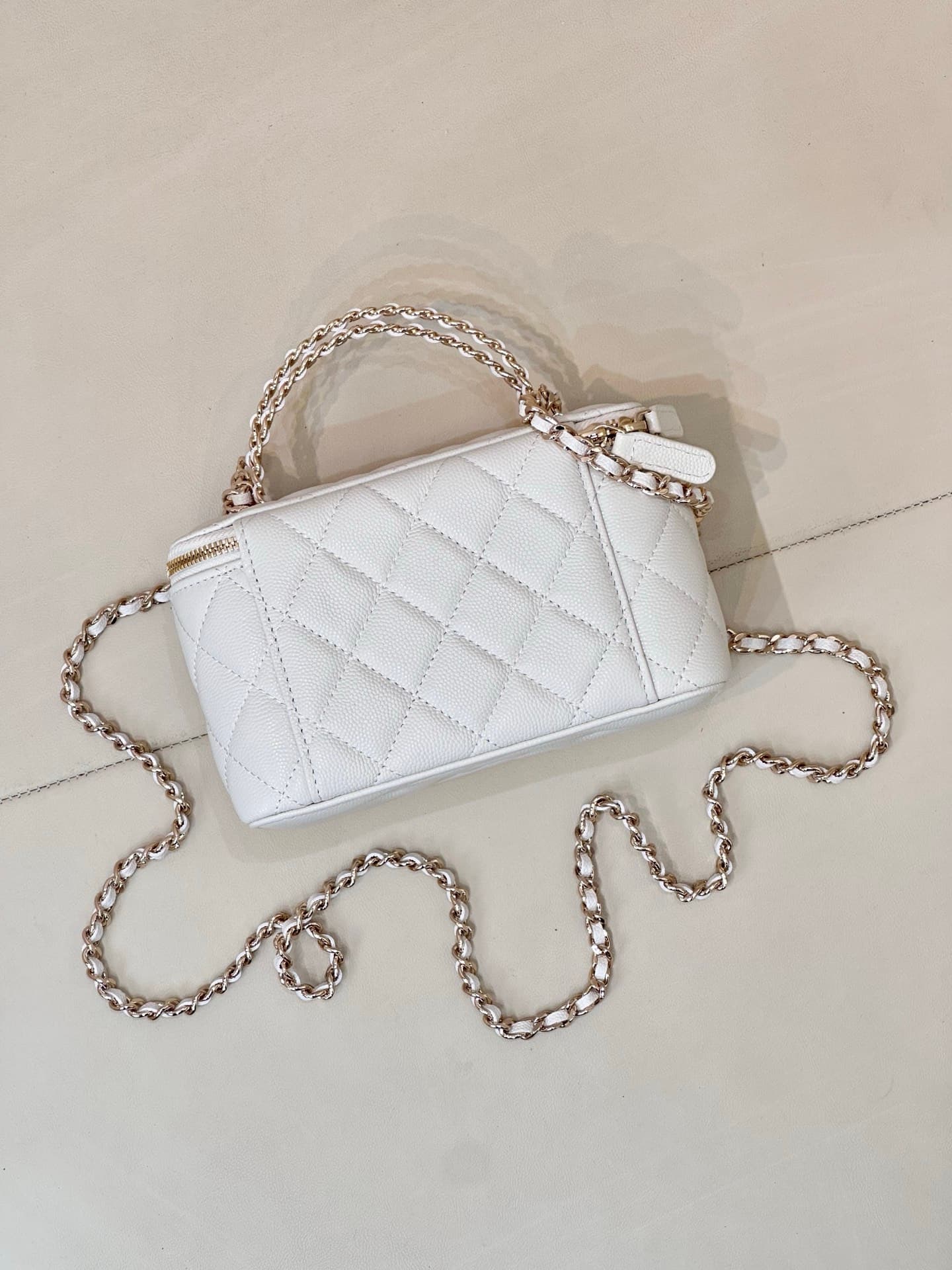 Chanel Classic Top Handle Vanity Case Grained Calfskin& Gold-Tone Metal White AP5182 TOP