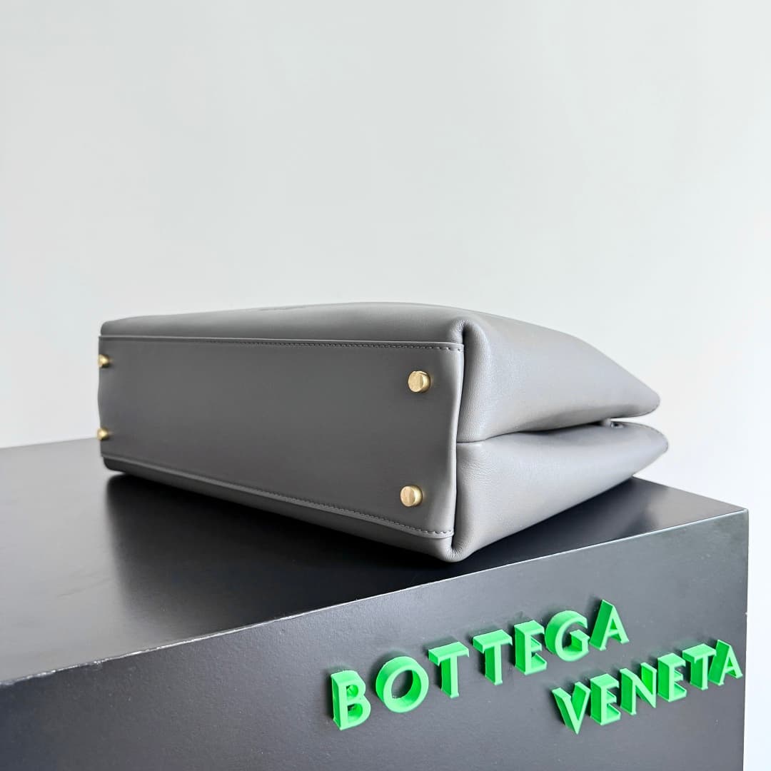 Bottega Veneta Andiamo tote bag in grey calfskin leather TOP