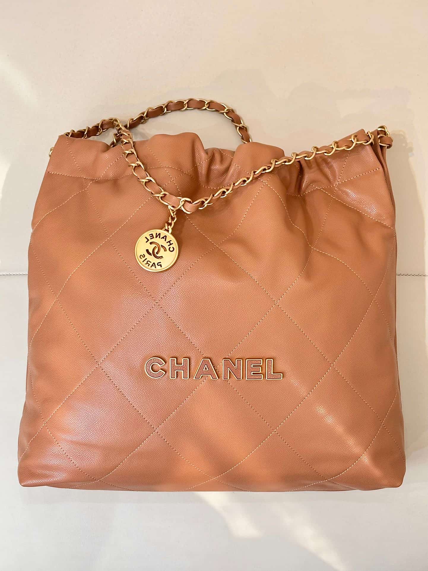 Chanel 22 Small handbag Shiny calfskin & gold-tone metal AS3260 Caramel TOP