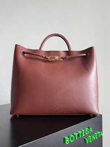 BV Andiamo Large tote bag in Claret calfskin leather TOP