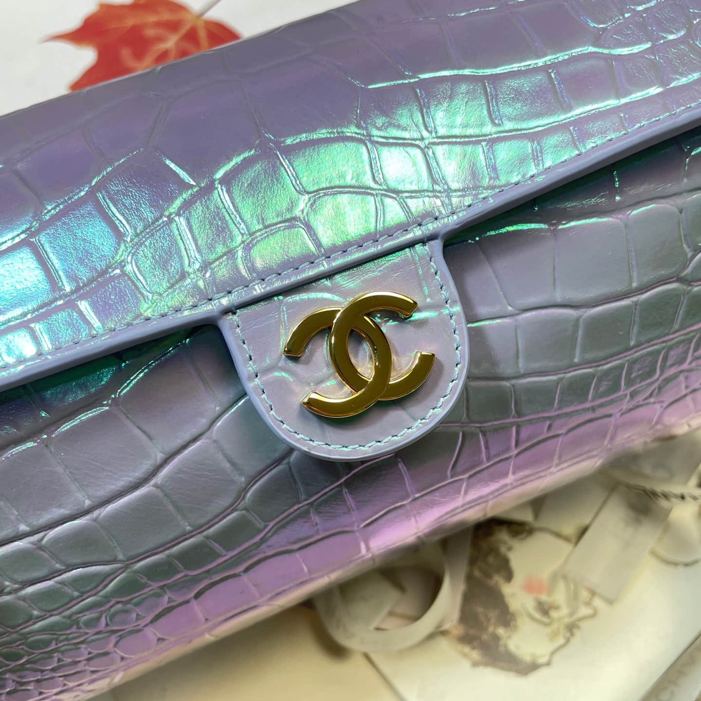 Chanel Clutch with chain Iridescent Crocodile Embossed Calfskin & Gold-Tone Metal AP5294 A
