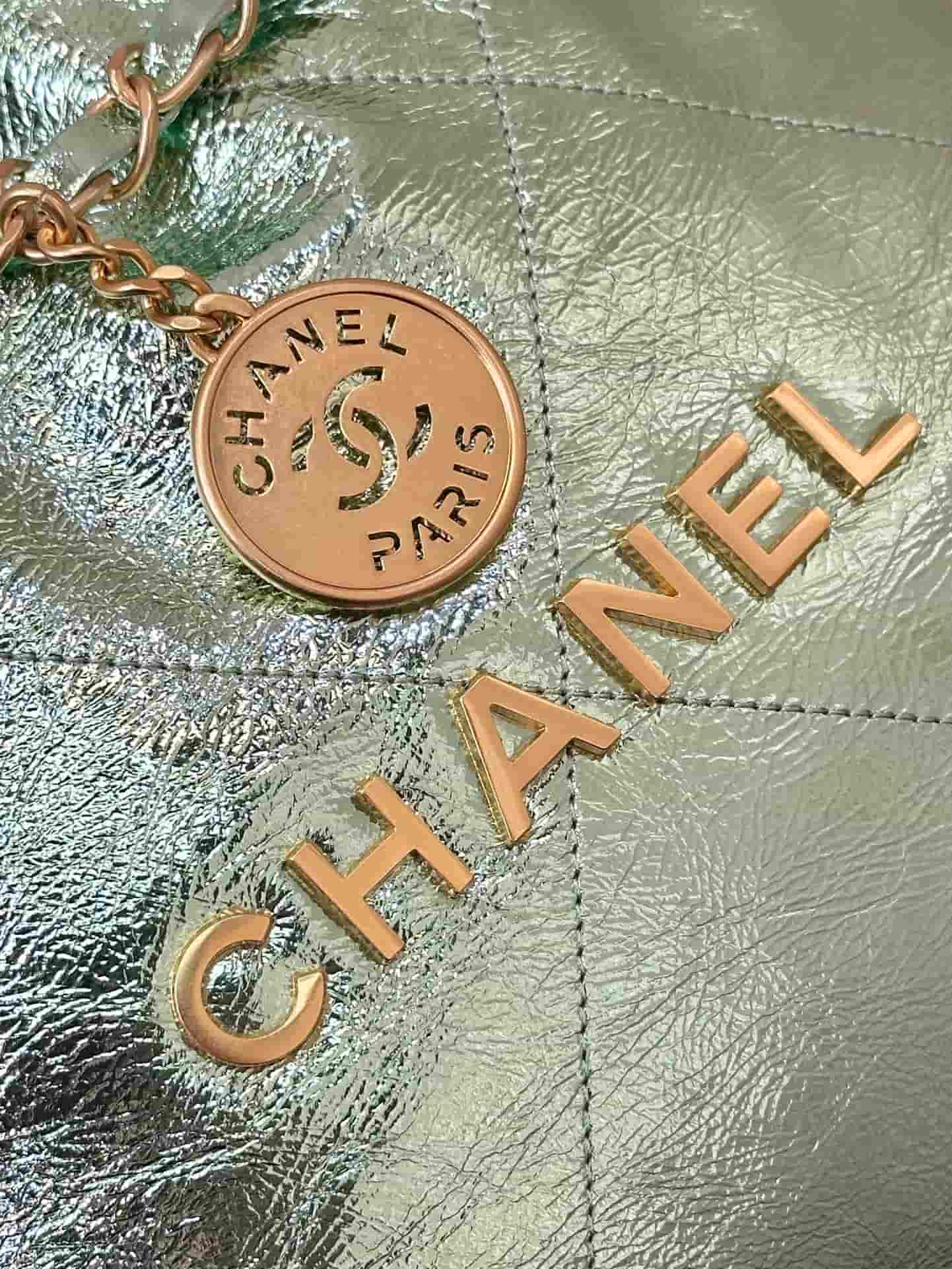 Chanel 22 Small handbag Metallic Calfskin & gold-tone metal AS3260 Green TOP