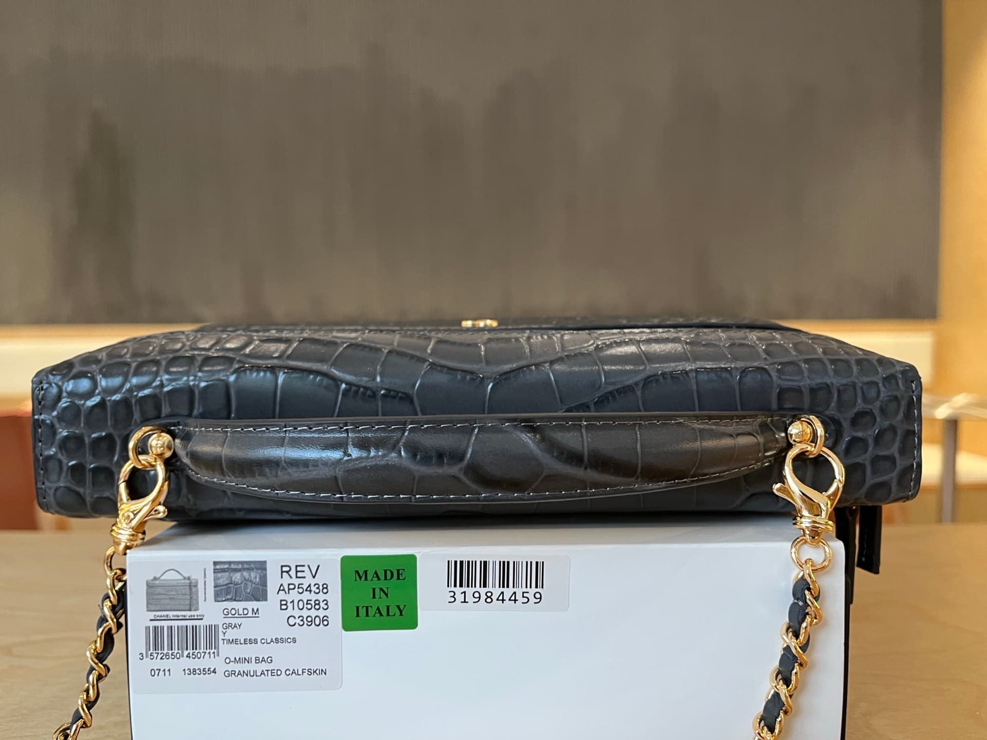 Chanel Vanity with Chain Crocodile-embossed leather& Gold-Tone Metal Black AP5438 A