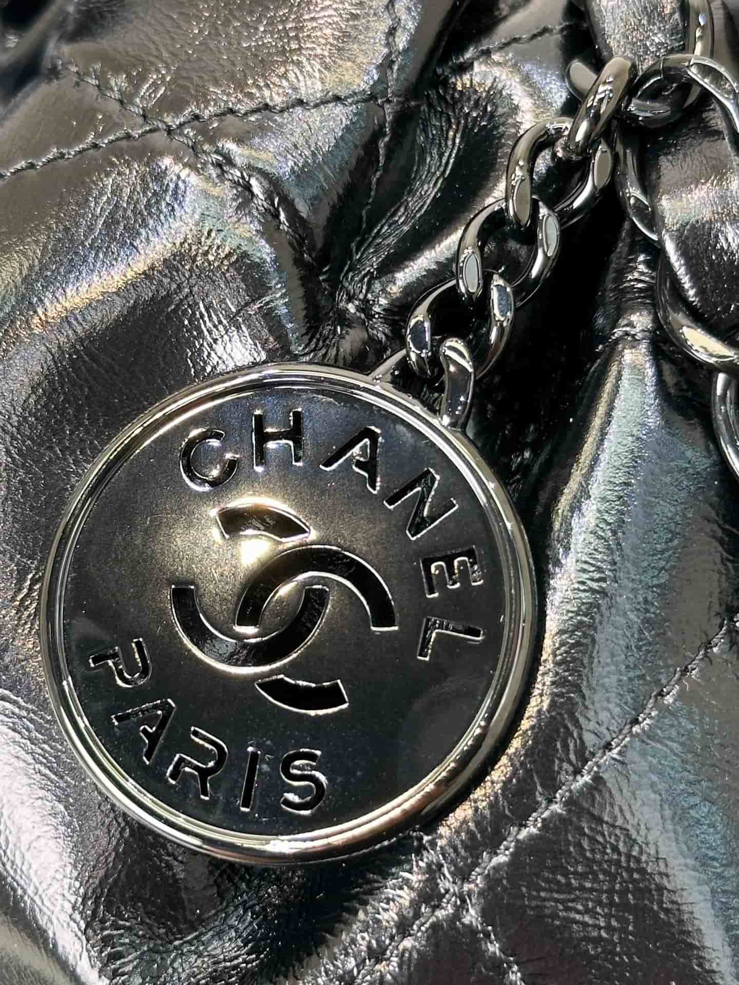 Chanel 22 Small handbag Shiny calfskin & Black-tone metal AS3260 Black TOP