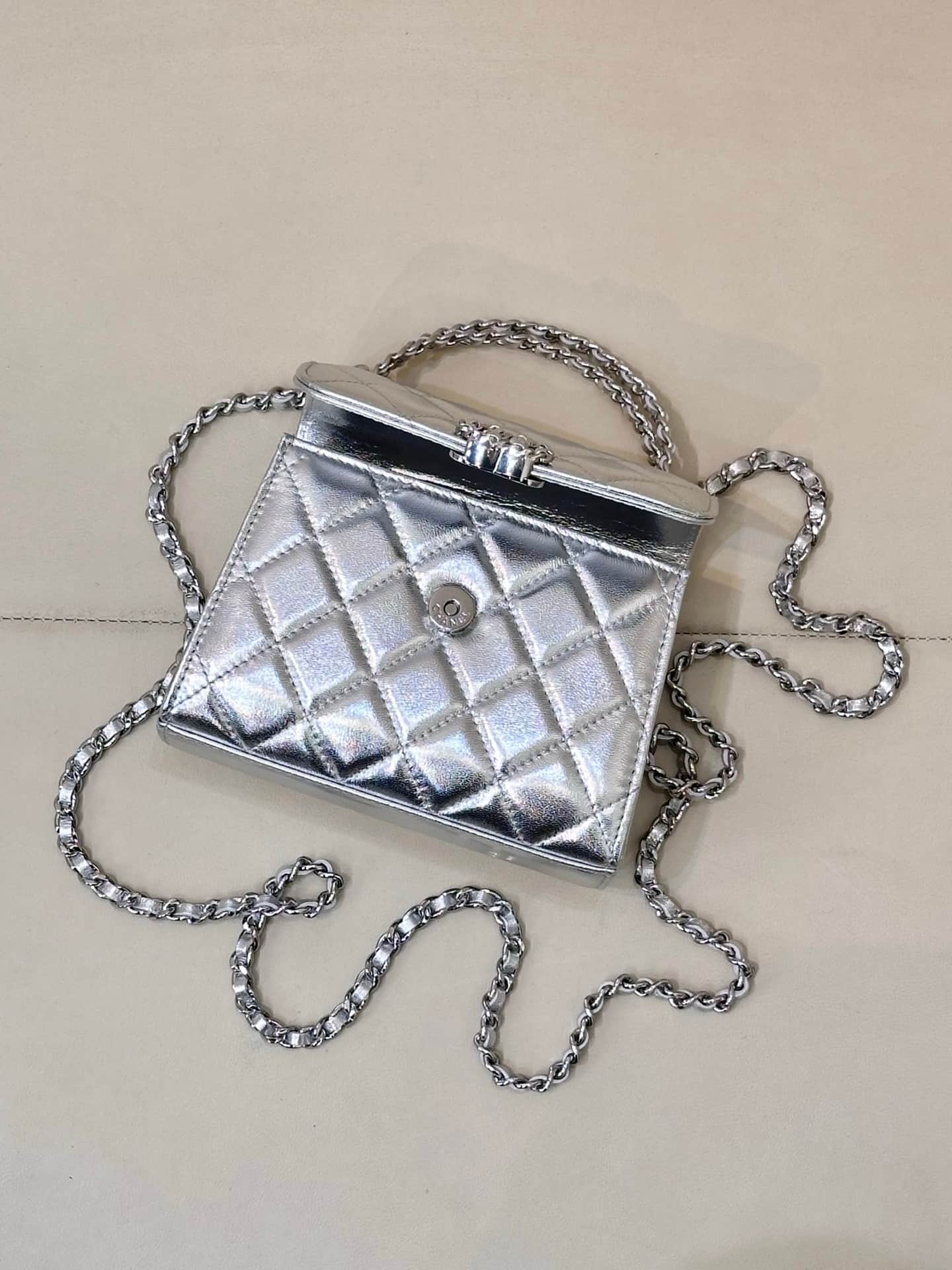 Chanel Clutch with chain Metallic Lambskin &Silver-Tone Metal Silver AP3236 TOP