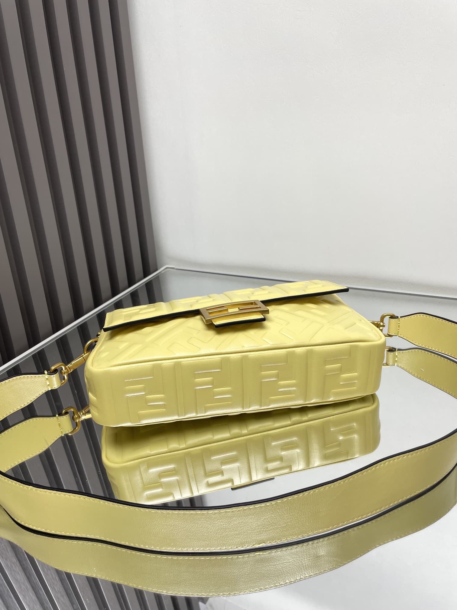 BAGUETTE leather bag Yellow High