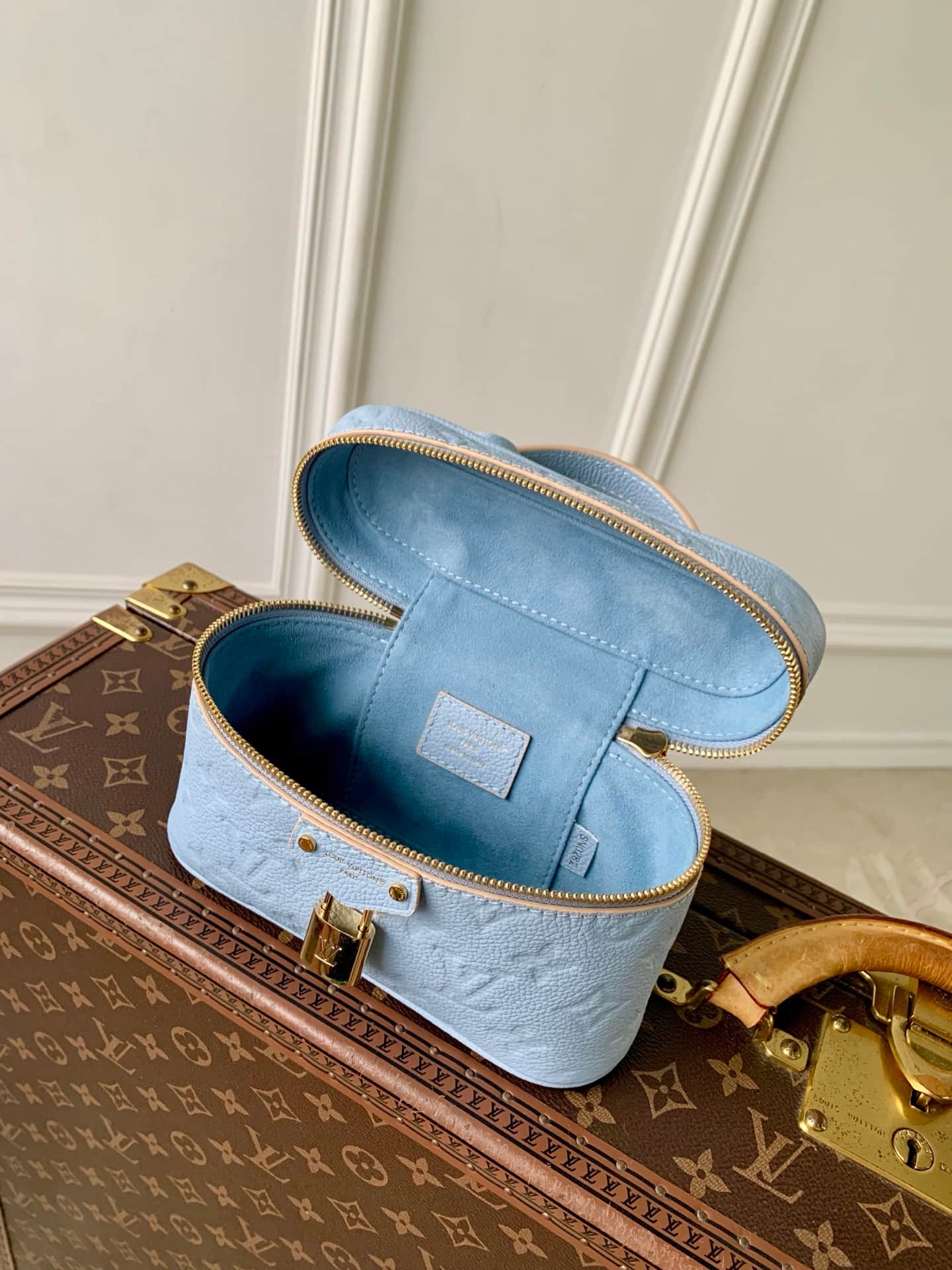 Louis Vuitton Vanity Chain Pouch Blue Iris/Peuplier Cowhide leather M2A007 High