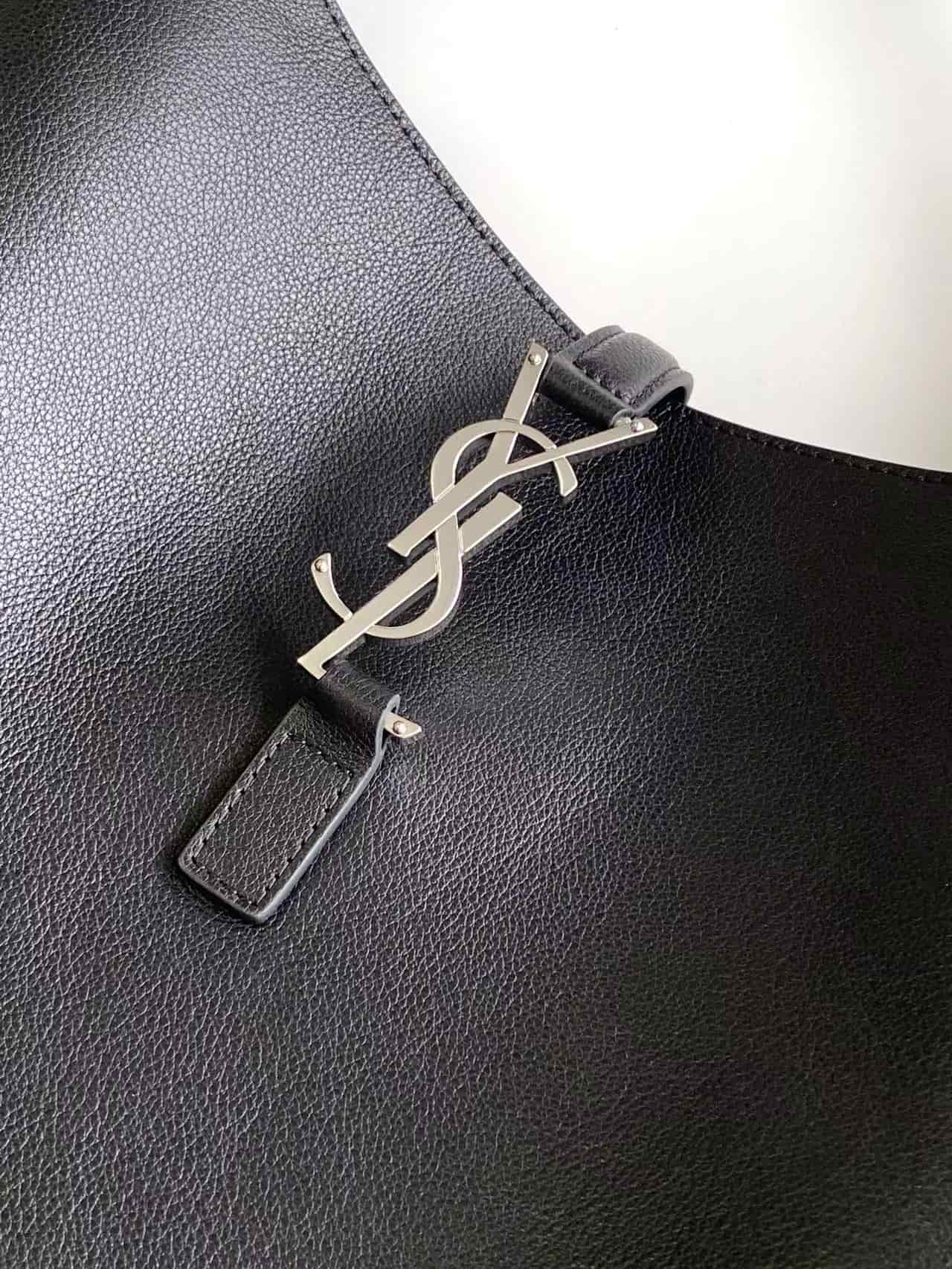 LE 5 À 7 SUPPLE LARGE HOBO BAG LEATHER Silver Metal High