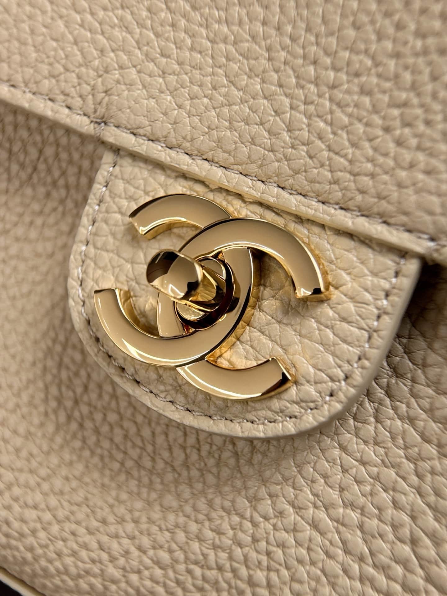 Chanel Maxi Flapbag Grained Calfskin & Gold-Tone Metal Beige AS6231 A