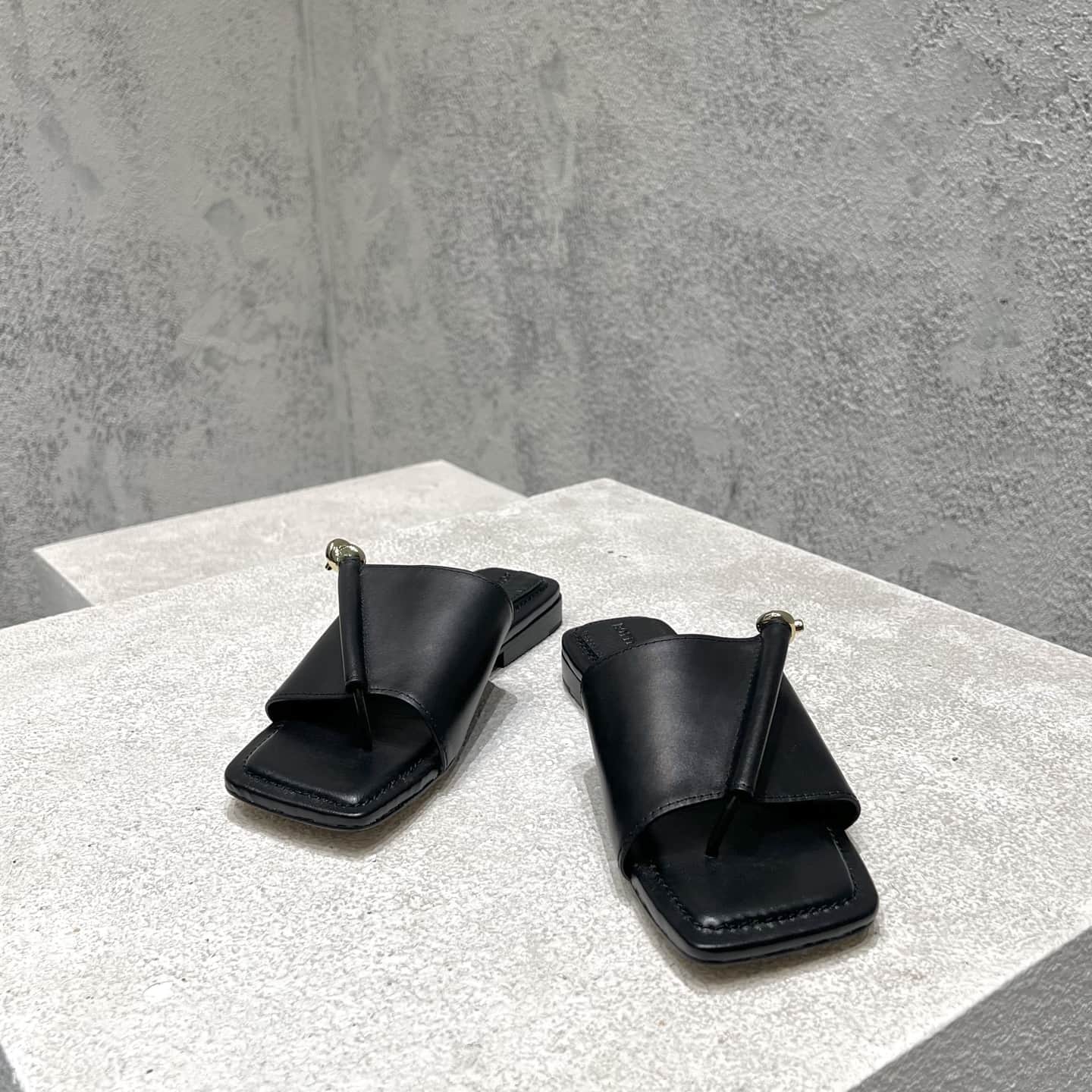 Bottega Veneta Interwoven Leather Flat Sandal Shoes Women
