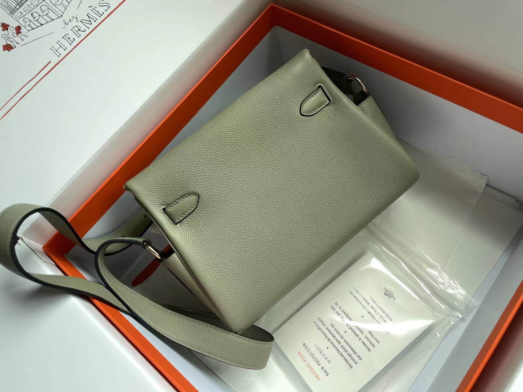 Hermes Kelly Messenger 25cm Taurillon Clemence Leather In Menthe WAX