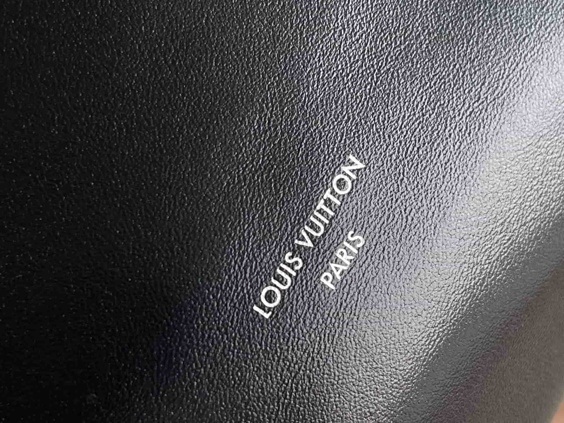 Louis Vuitton Off Duty Vibe MM Lamb leather M25545 Black TOP