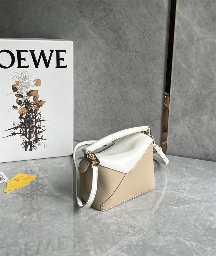 Mini Puzzle bag in classic calfskin Soft White/Paper Craft High