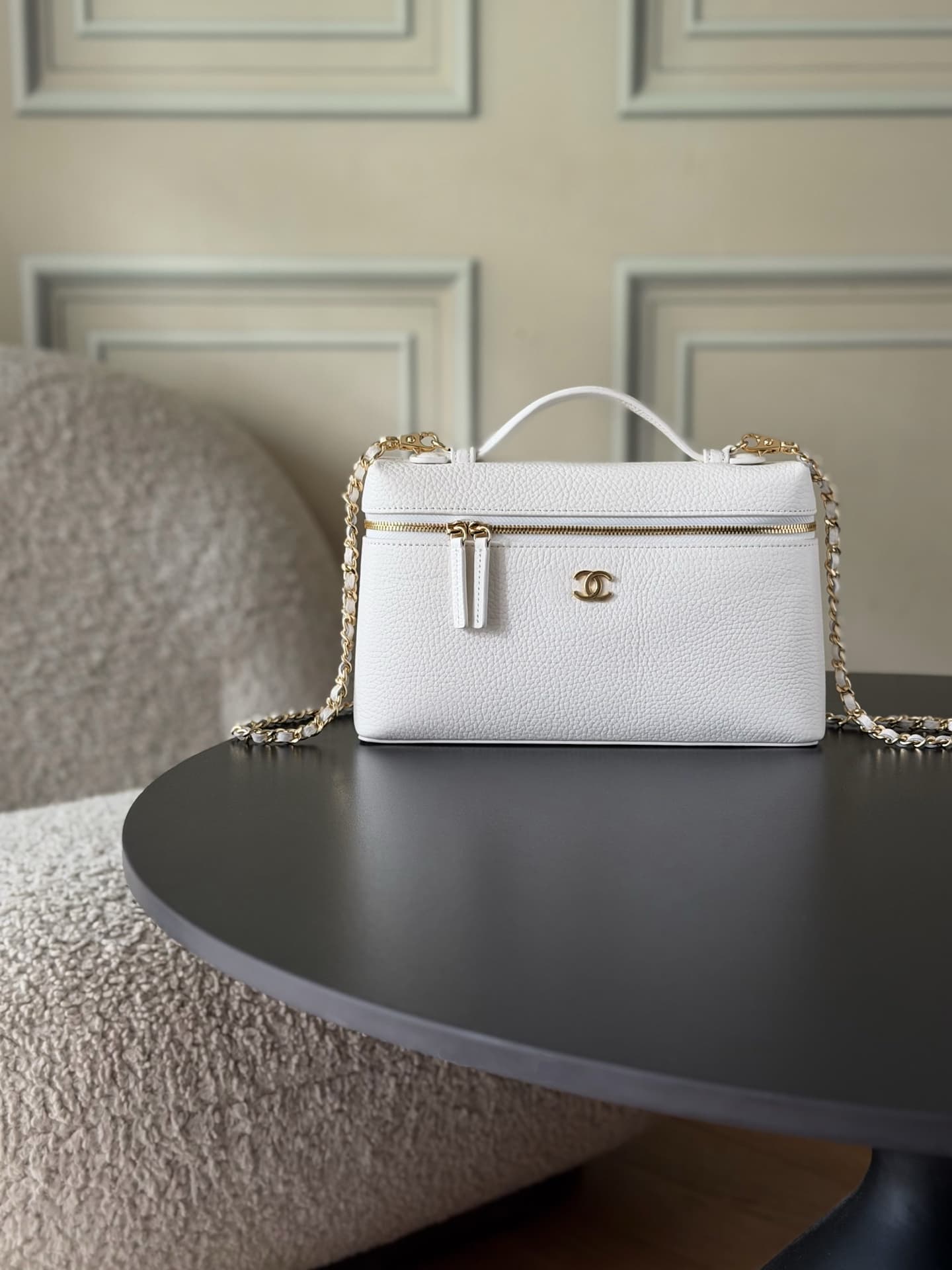 Chanel Large Vanity with chain Grained Calfskin & Gold-Tone Metal White AS5347 A