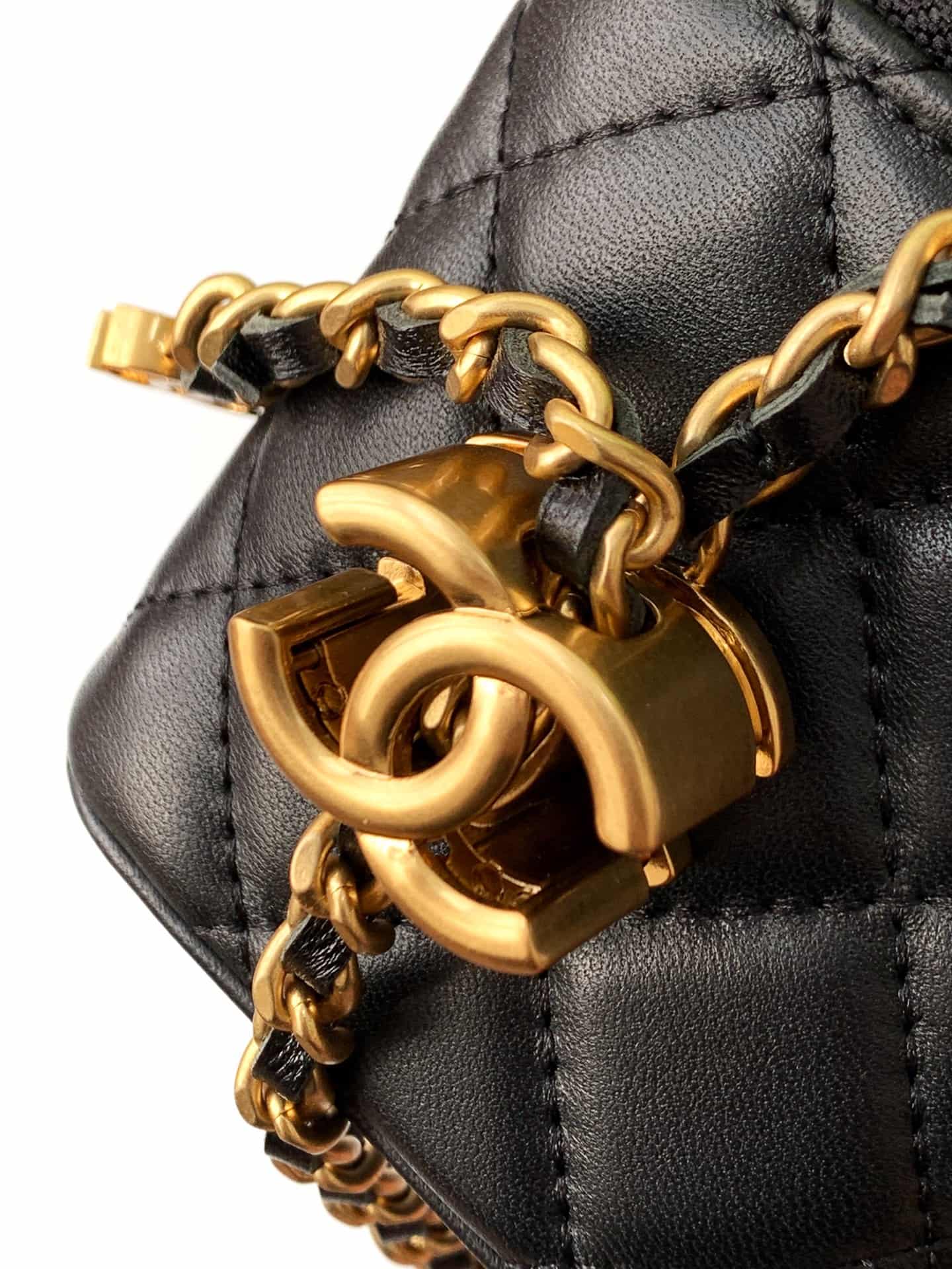 Chanel Vanity with Chain AP3940 Lambskin & Gold Metal Black A