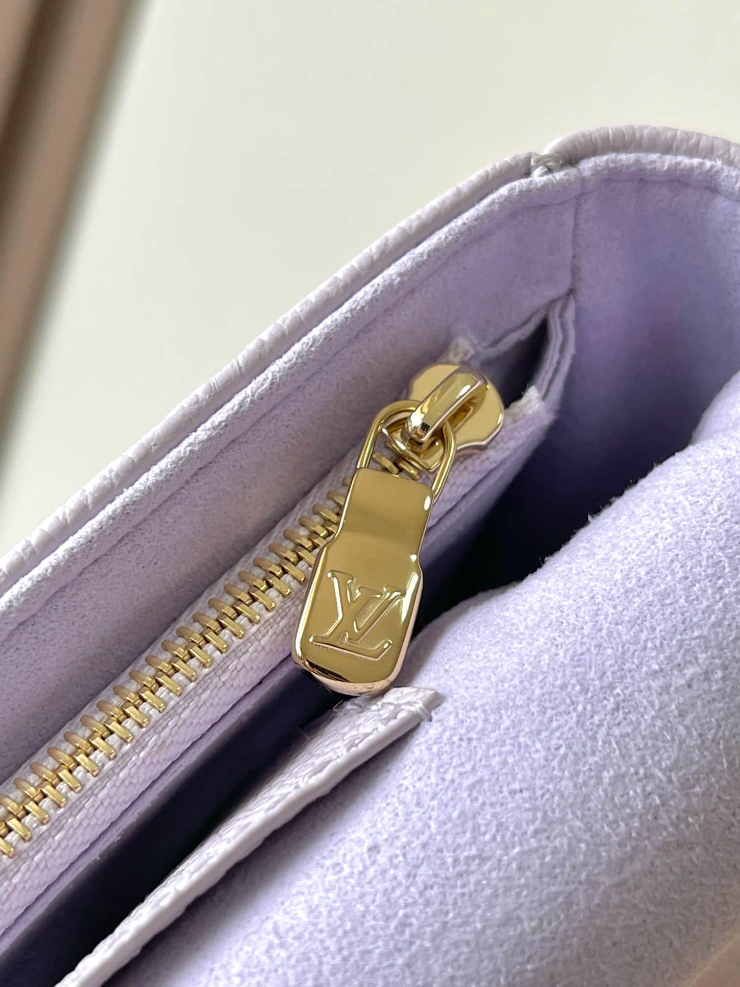 Louis Vuitton Wallet On Chain Ivy Embossed grained cowhide leather M25714 Misty TOP
