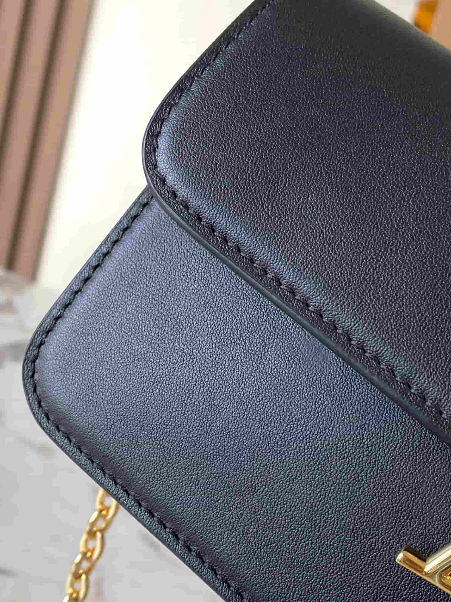 Louis Vuitton Wallet On Chain LV Bloom Black M14564 TOP
