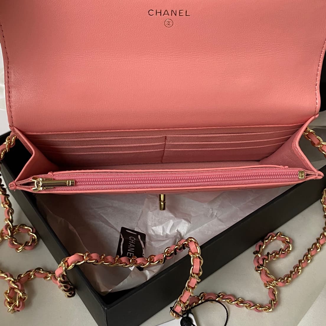 Chanel Wallet on Chain AP3504 Lambskin, Imitation Pearls, Strass & Gold-Tone Metal Pink A