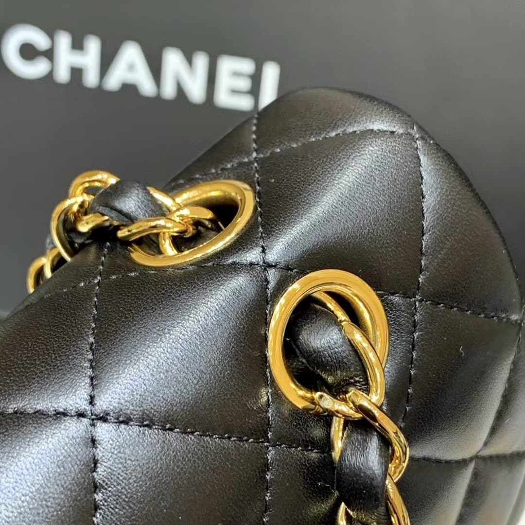 Chanel Medium CLASSIC HANDBAG Lambskin Black Gold Metal TOP