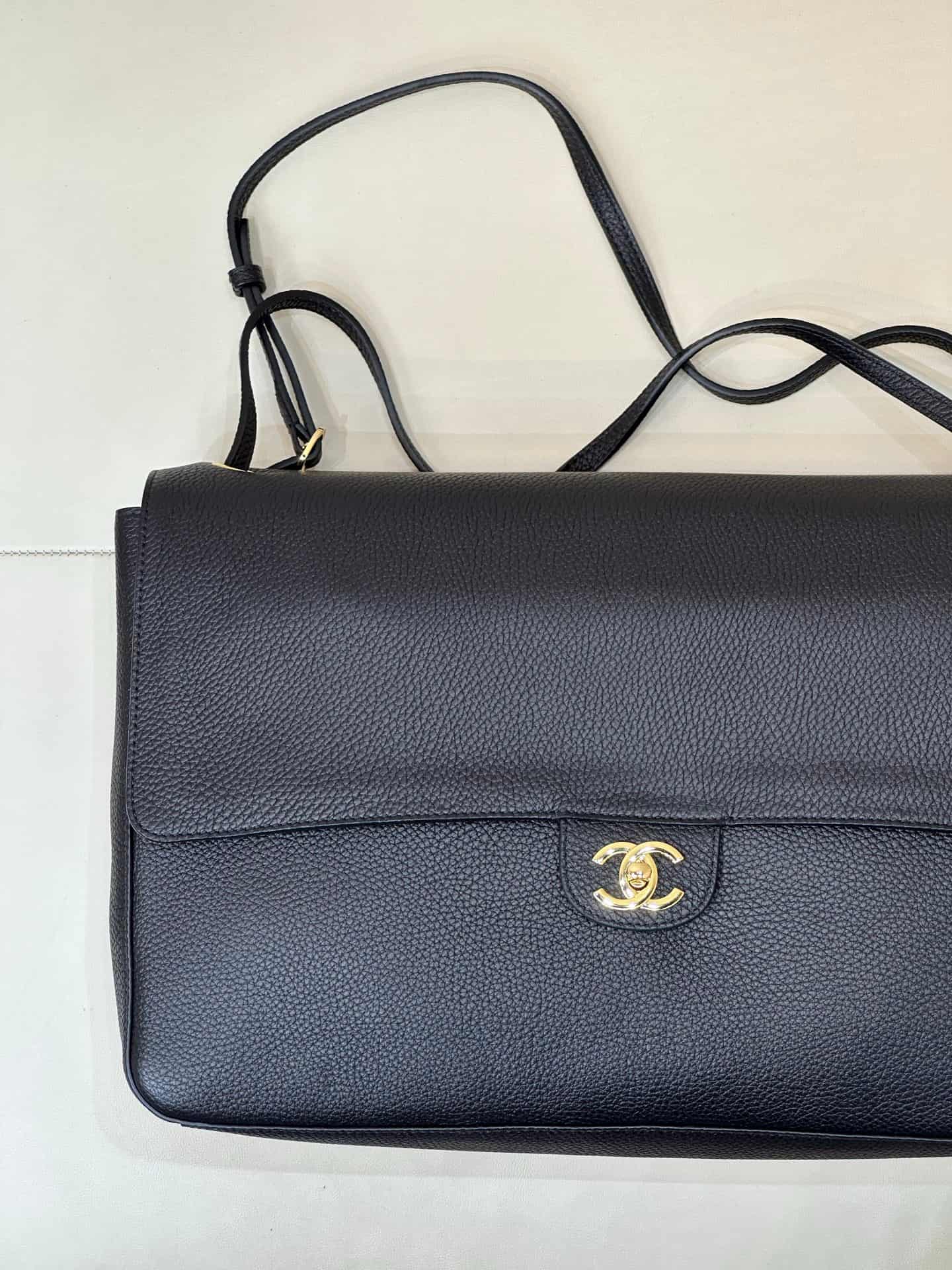 Chanel Maxi Flapbag Grained Calfskin & Gold Metal Black AS6233 TOP