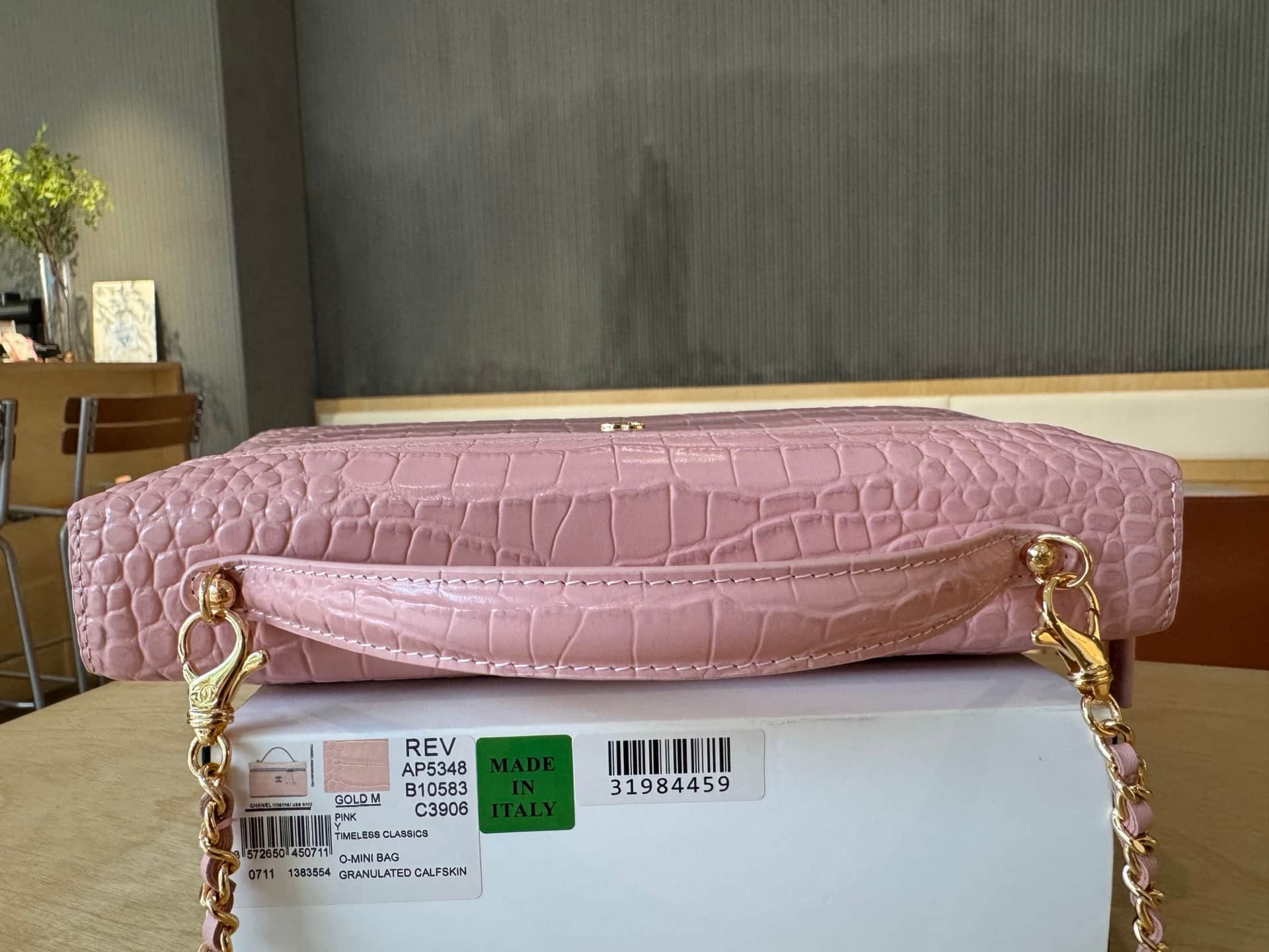 Chanel Vanity with Chain Crocodile-embossed leather& Gold-Tone Metal Pink AP5438 A