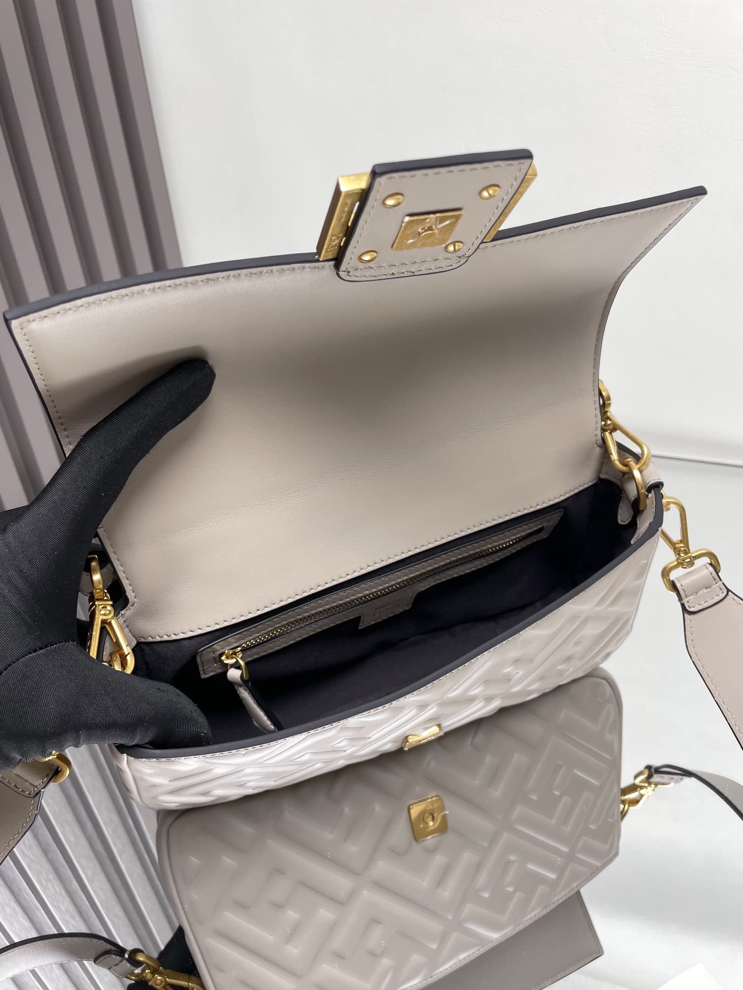 BAGUETTE leather bag Grey High