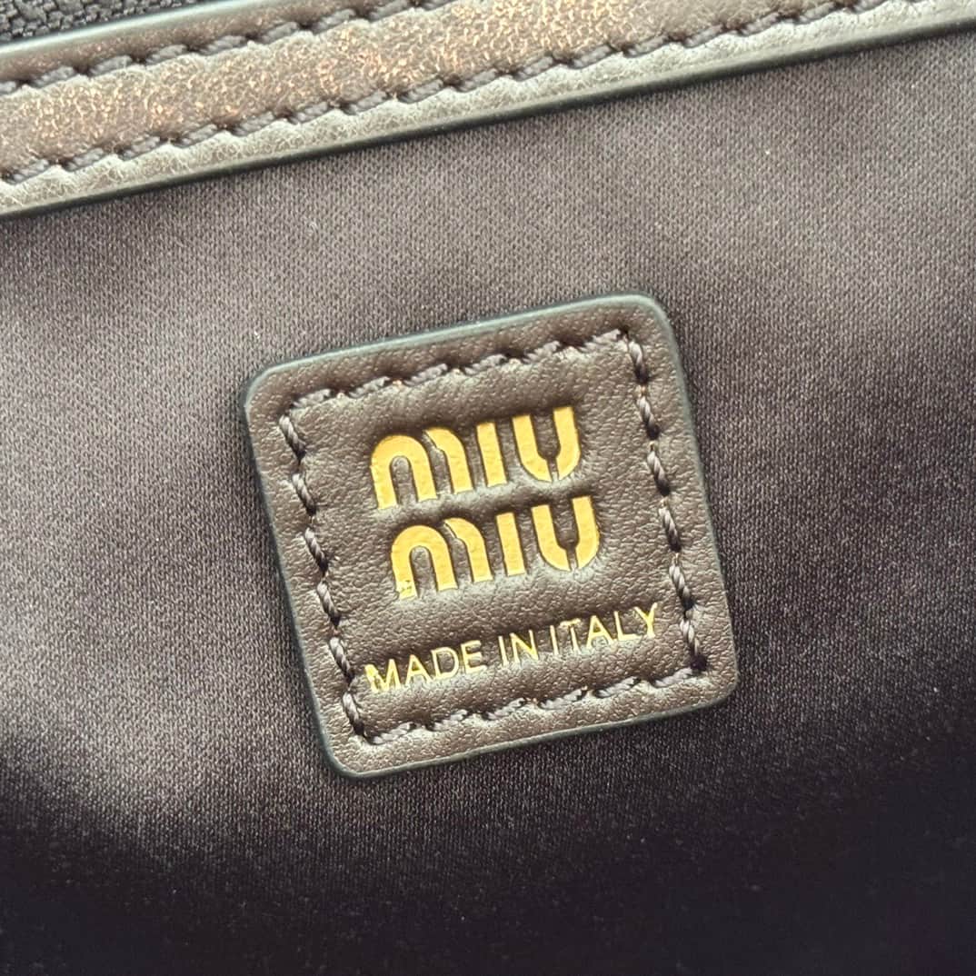 Miu Miu Pocket leather shoulder bag 5BC189 High