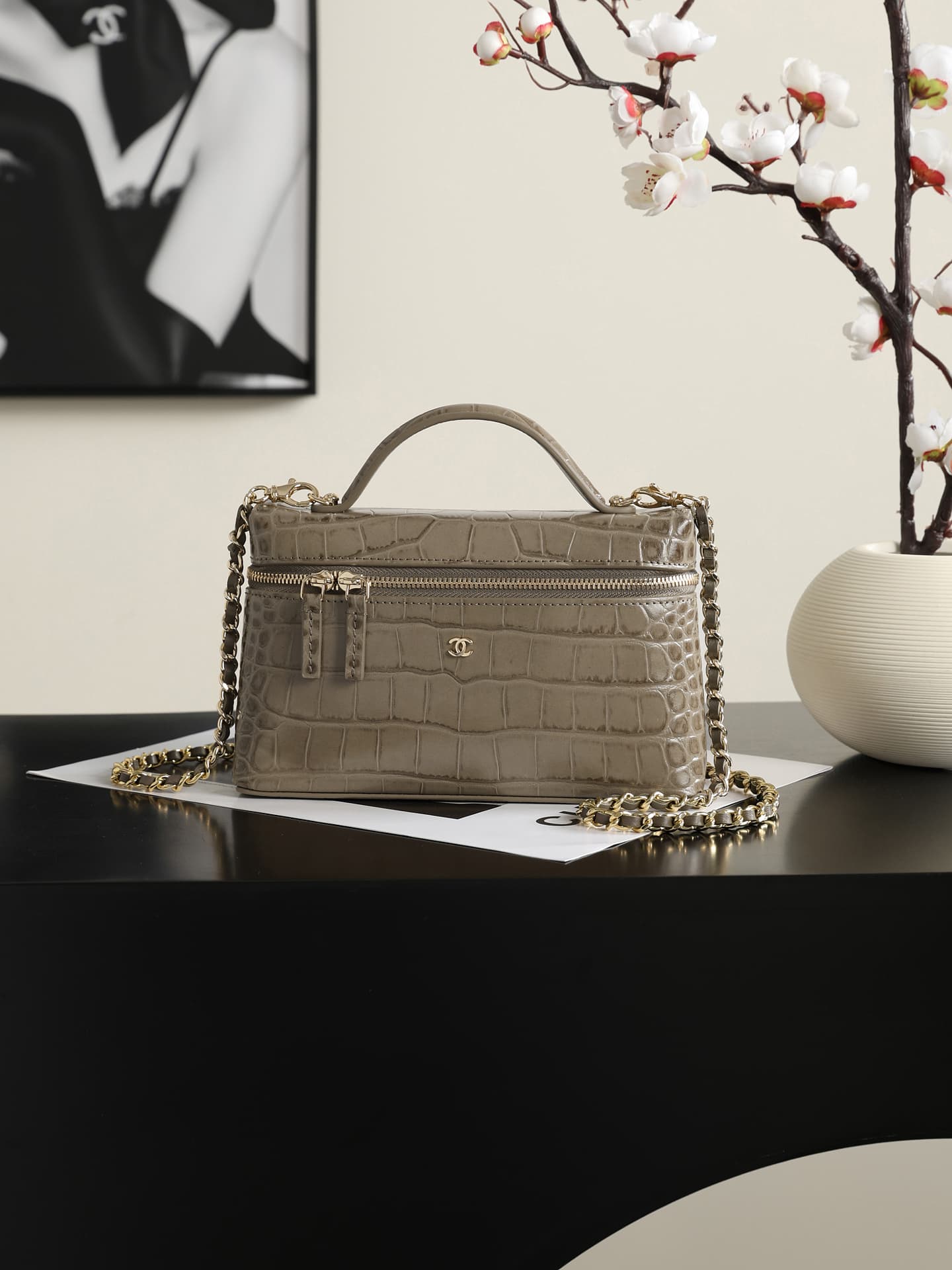 Chanel Vanity with Chain Crocodile-embossed leather& Gold-Tone Metal Dark khaki AP5195 A