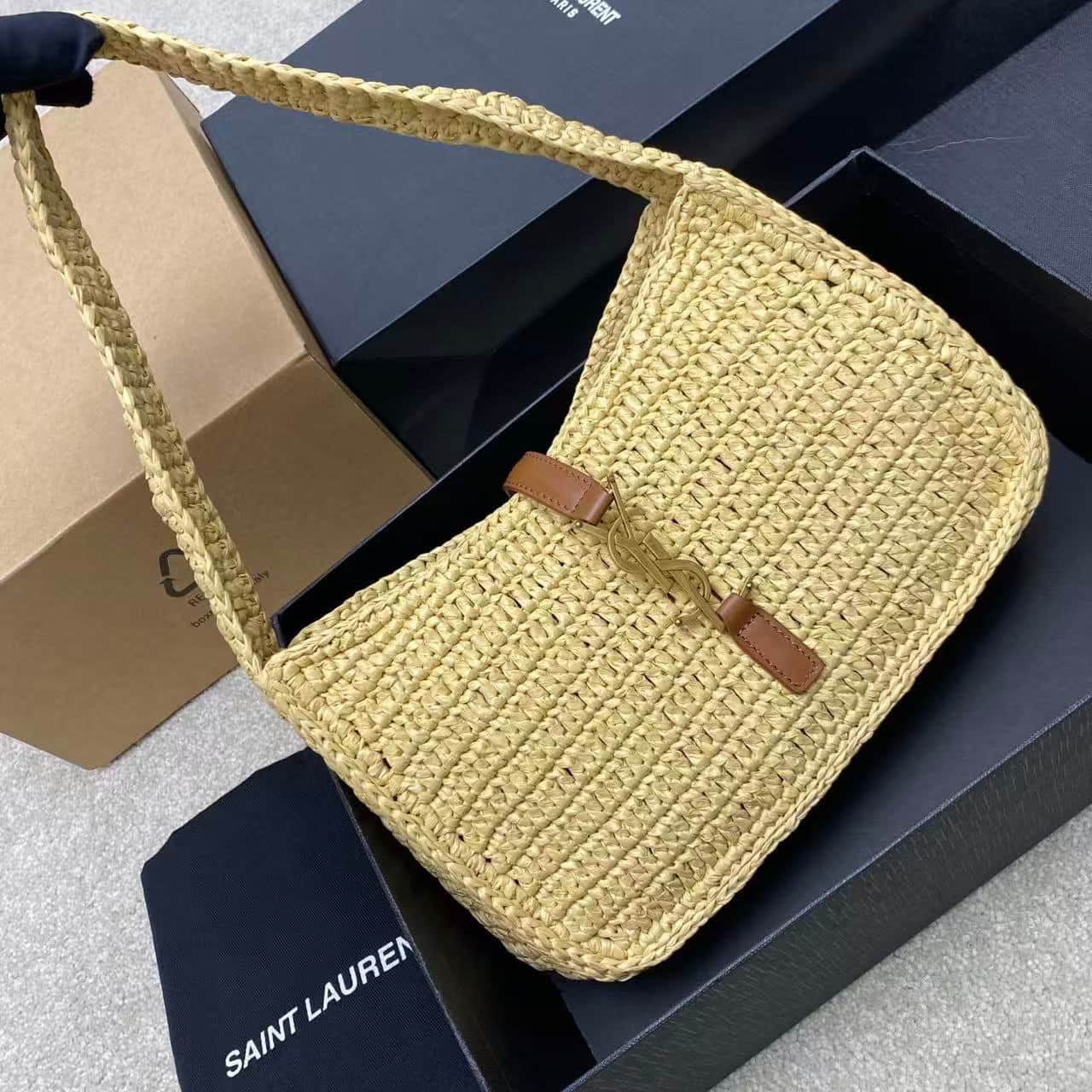 Saint Laurent Le 5 à 7 shoulder bag in natural raffia