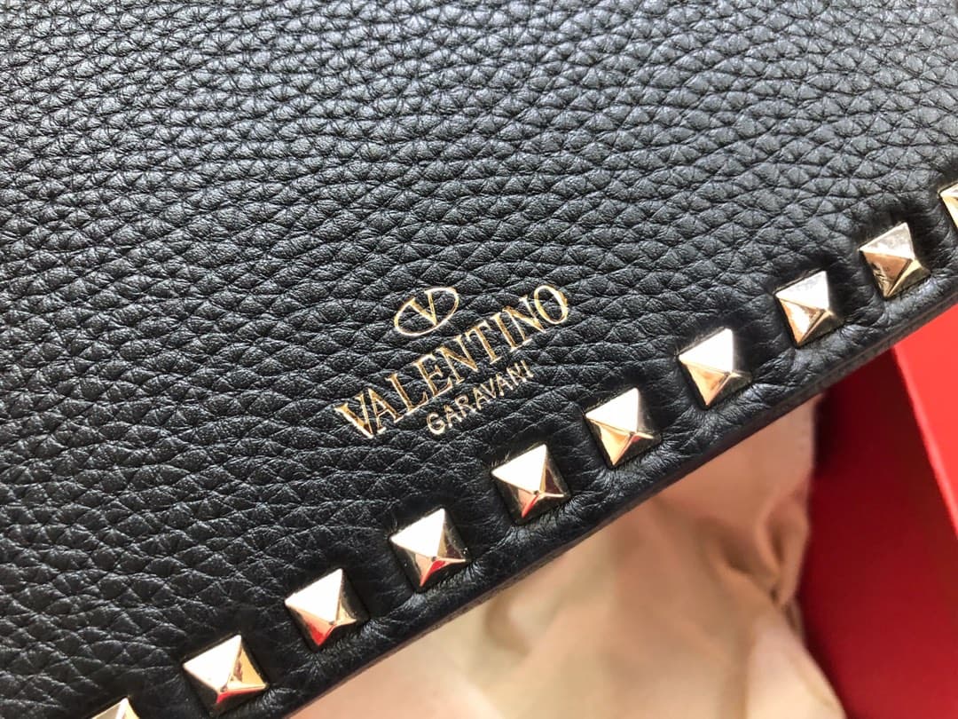 Valentino Garavani Rockstud Camera Bag in black calfskin leather High