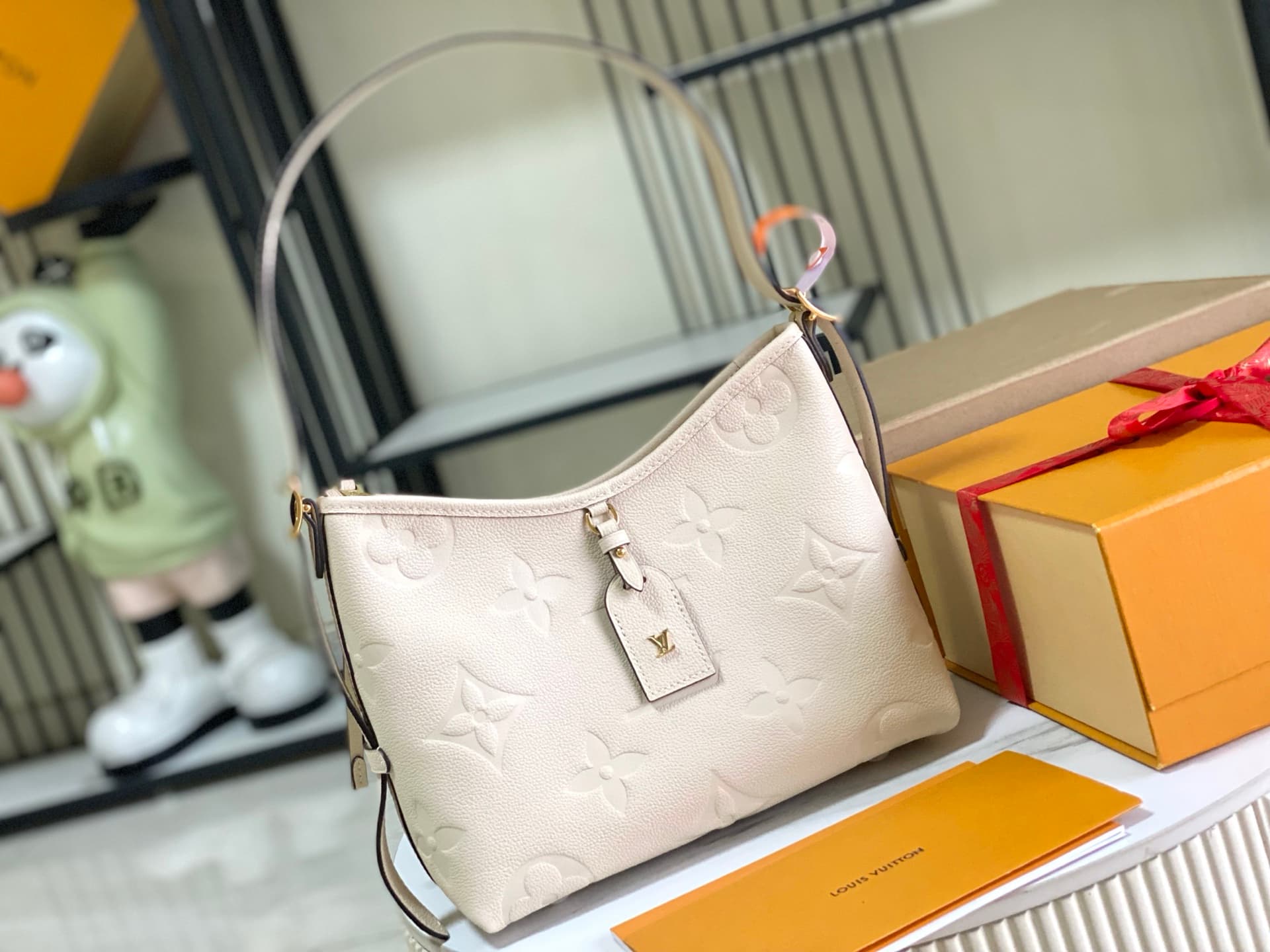 Louis Vuitton CARRYALL PM Crème Beige Embossed supple grained cowhide leather M46293 TOP