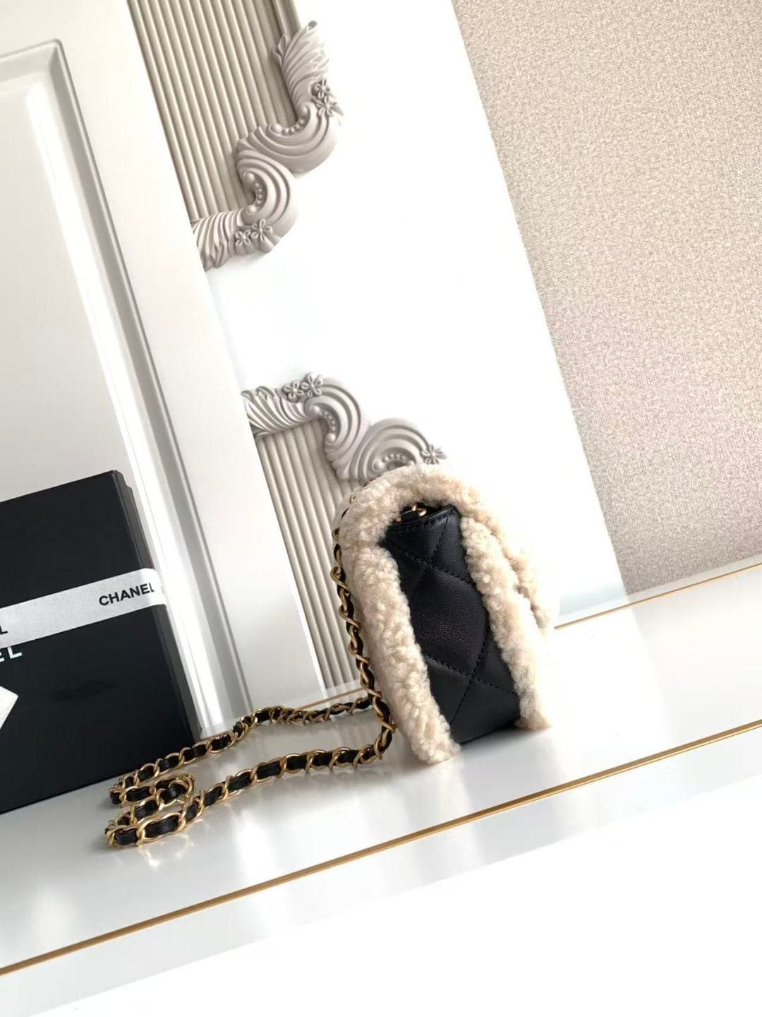 Chanel Mini Shearling Flap Bag in Black lambskin with beige shearling & Gold-Tone Metal AS5148 A