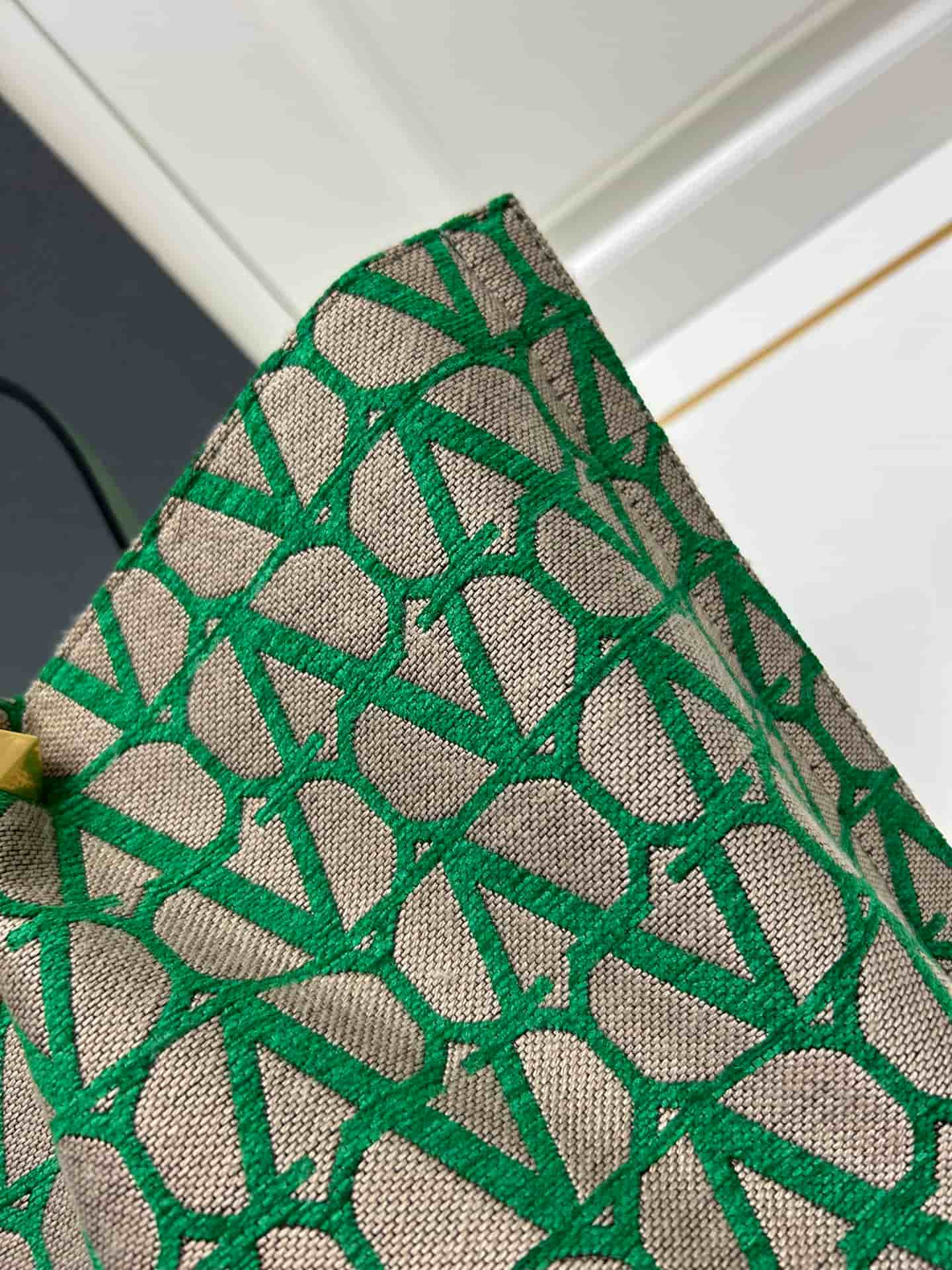 Valentino Garavani VLogo Signature Toile Iconographe Tote Bag Green Mid