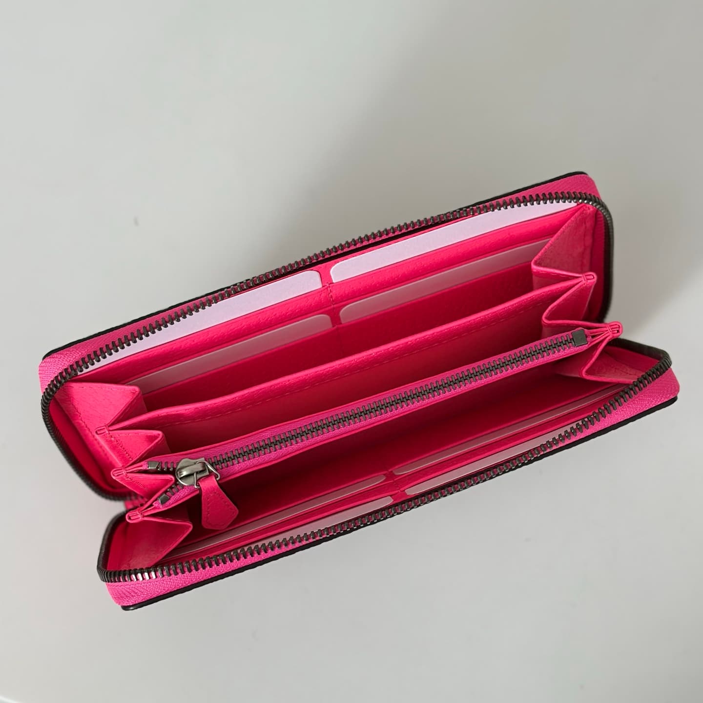 Gucci Bi-color GG Monogram zip around wallet with Bright pink print 835324 High